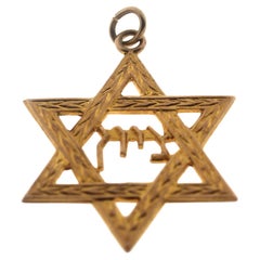 Vintage Estate Golden Jewish Star Of David pendant Judaica Charm necklace