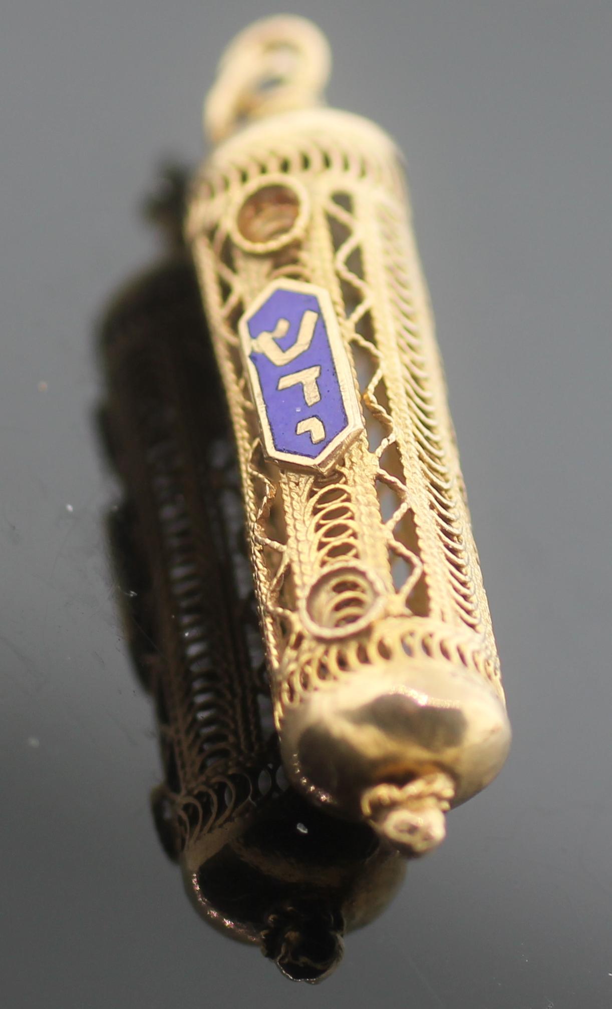 Estate Golden Jewish Mezuzah pendant Judaica Charm necklace
Yellow Gold
1.7 grams
35 mm long