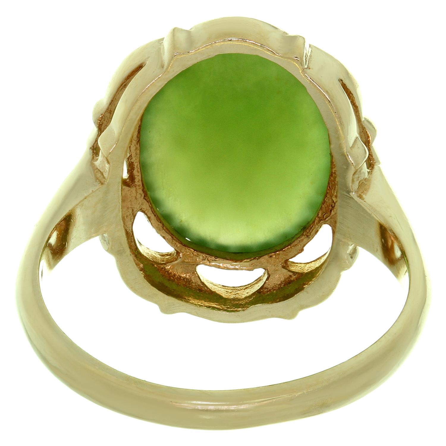 Estate Green Jade Enamel 10 Karat Yellow Gold Cocktail Ring In Good Condition For Sale In New York, NY