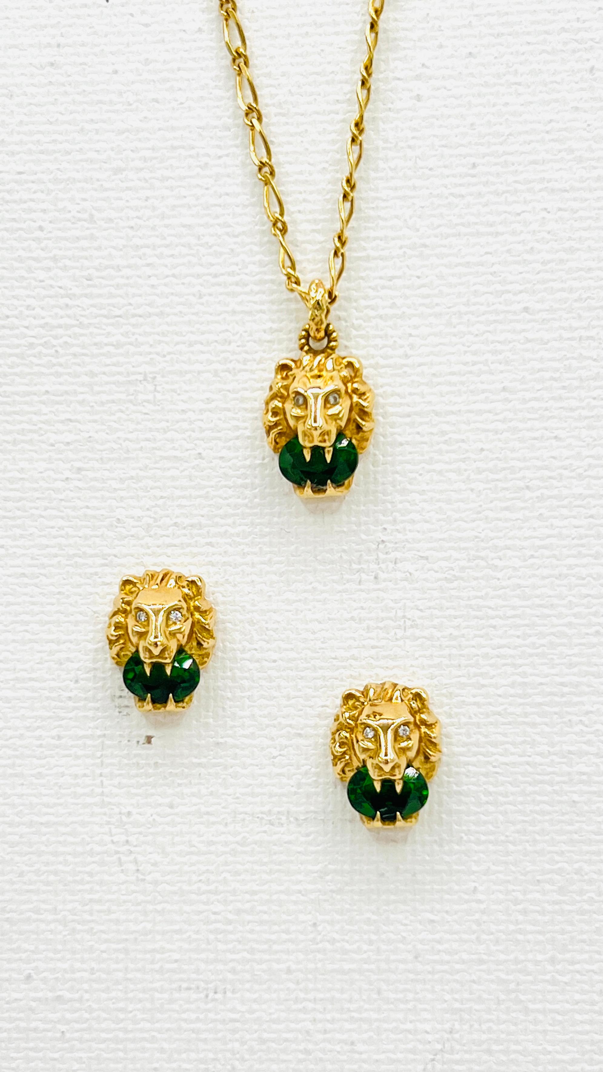 Estate Gucci Lion's Head Necklace and Earrings Set in 18K Yellow Gold For Sale 1
