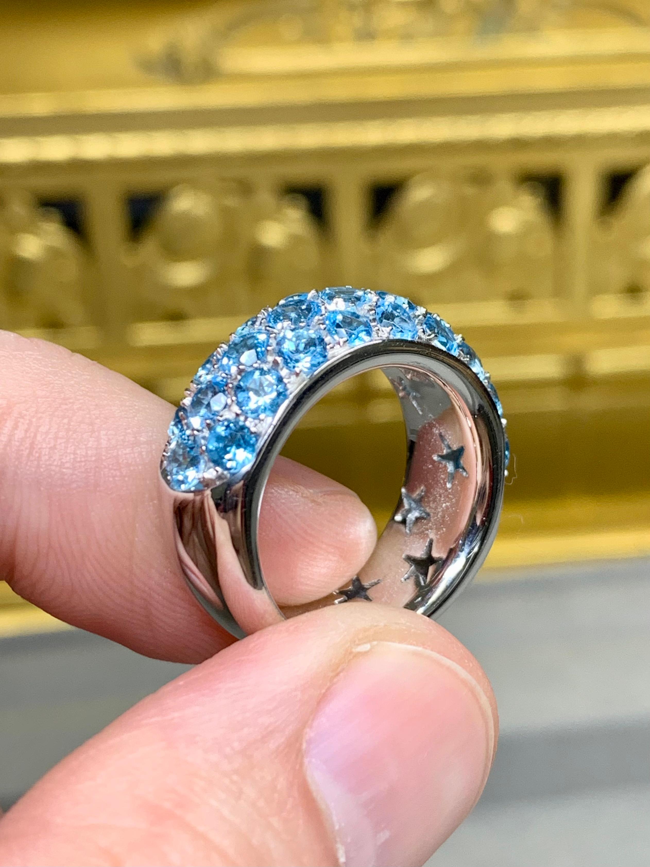 H. STERN Bague à large bande en or blanc 18K Pavé Topaze Bleue 6.20ctw Sz 6.5 Bon état - En vente à Winter Springs, FL