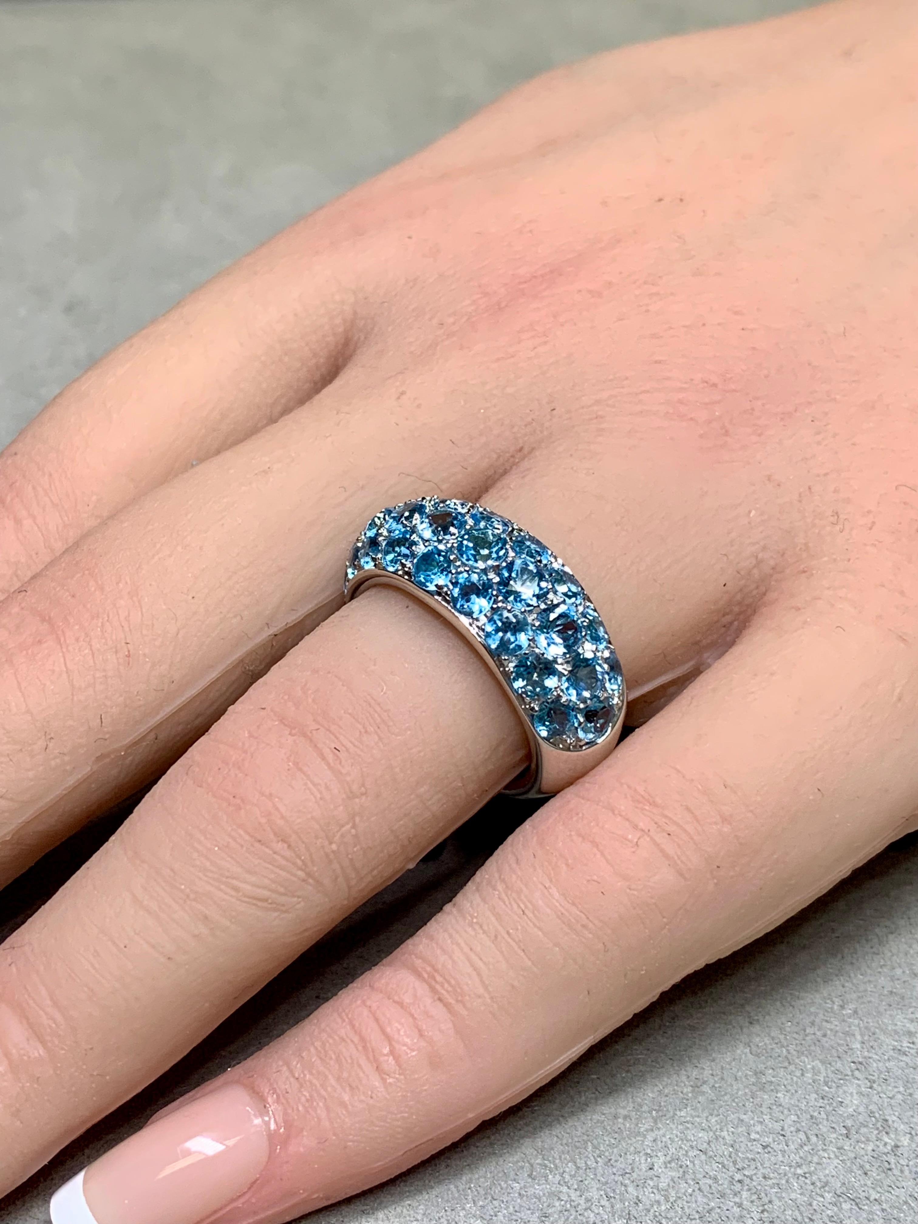 H. STERN Bague à large bande en or blanc 18K Pavé Topaze Bleue 6.20ctw Sz 6.5 Unisexe en vente