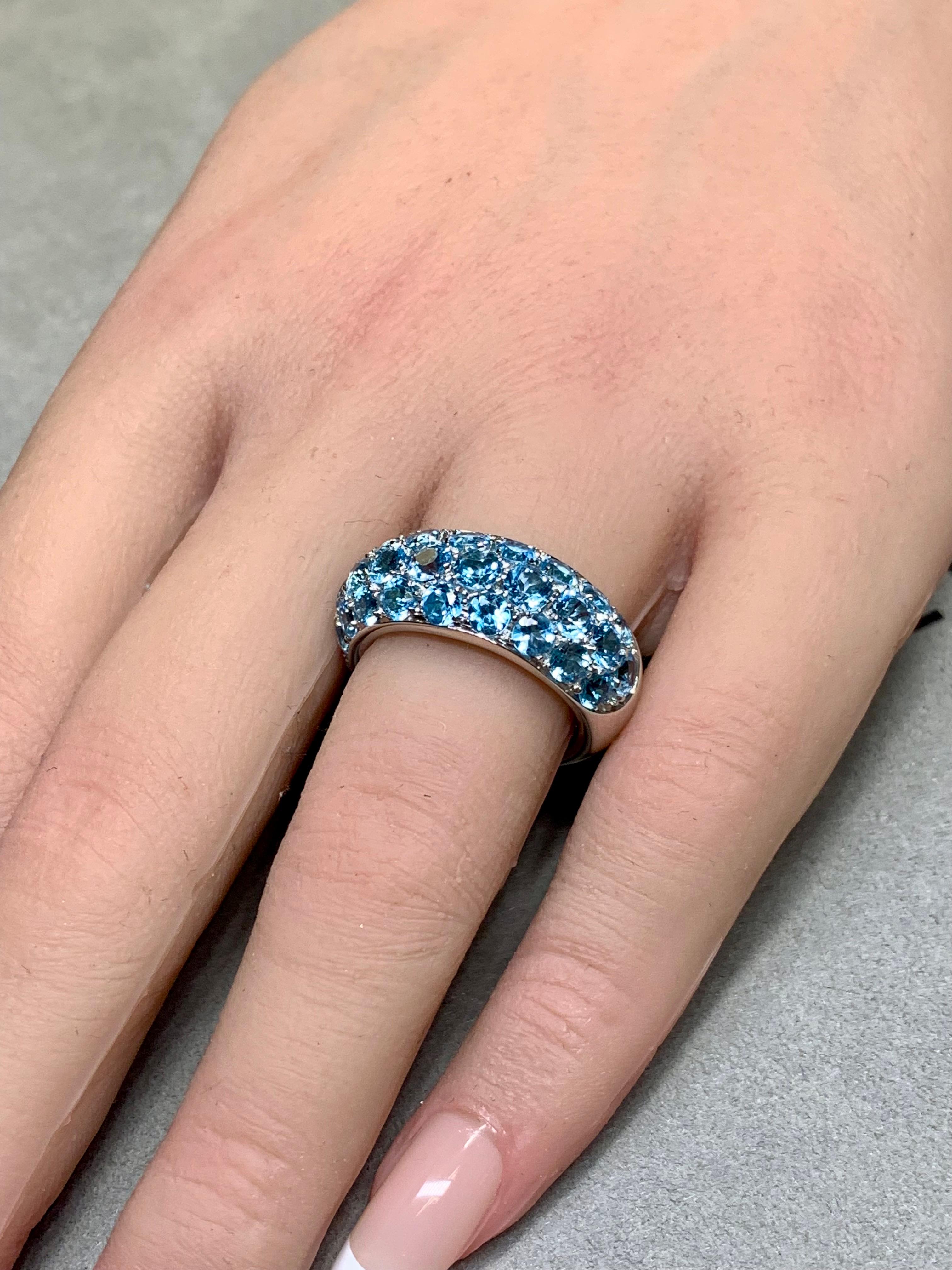 H. STERN Bague à large bande en or blanc 18K Pavé Topaze Bleue 6.20ctw Sz 6.5 en vente 1