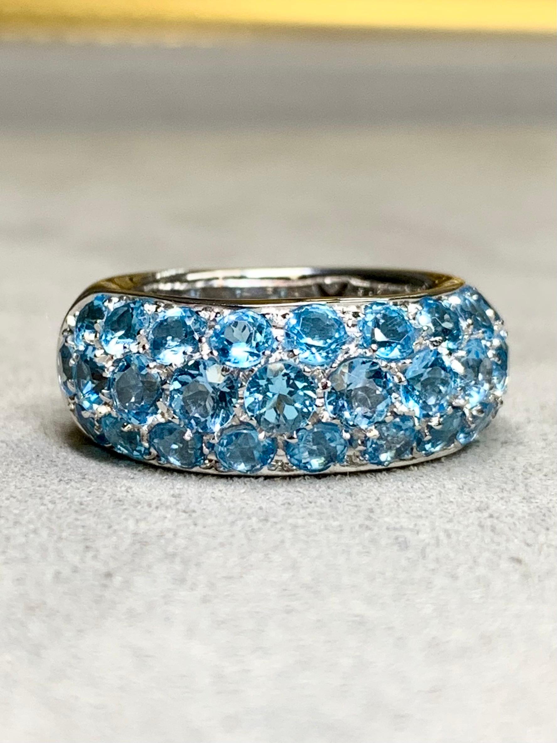 H. STERN Bague à large bande en or blanc 18K Pavé Topaze Bleue 6.20ctw Sz 6.5 en vente 2