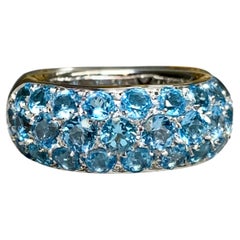 H. STERN Bague à large bande en or blanc 18K Pavé Topaze Bleue 6.20ctw Sz 6.5