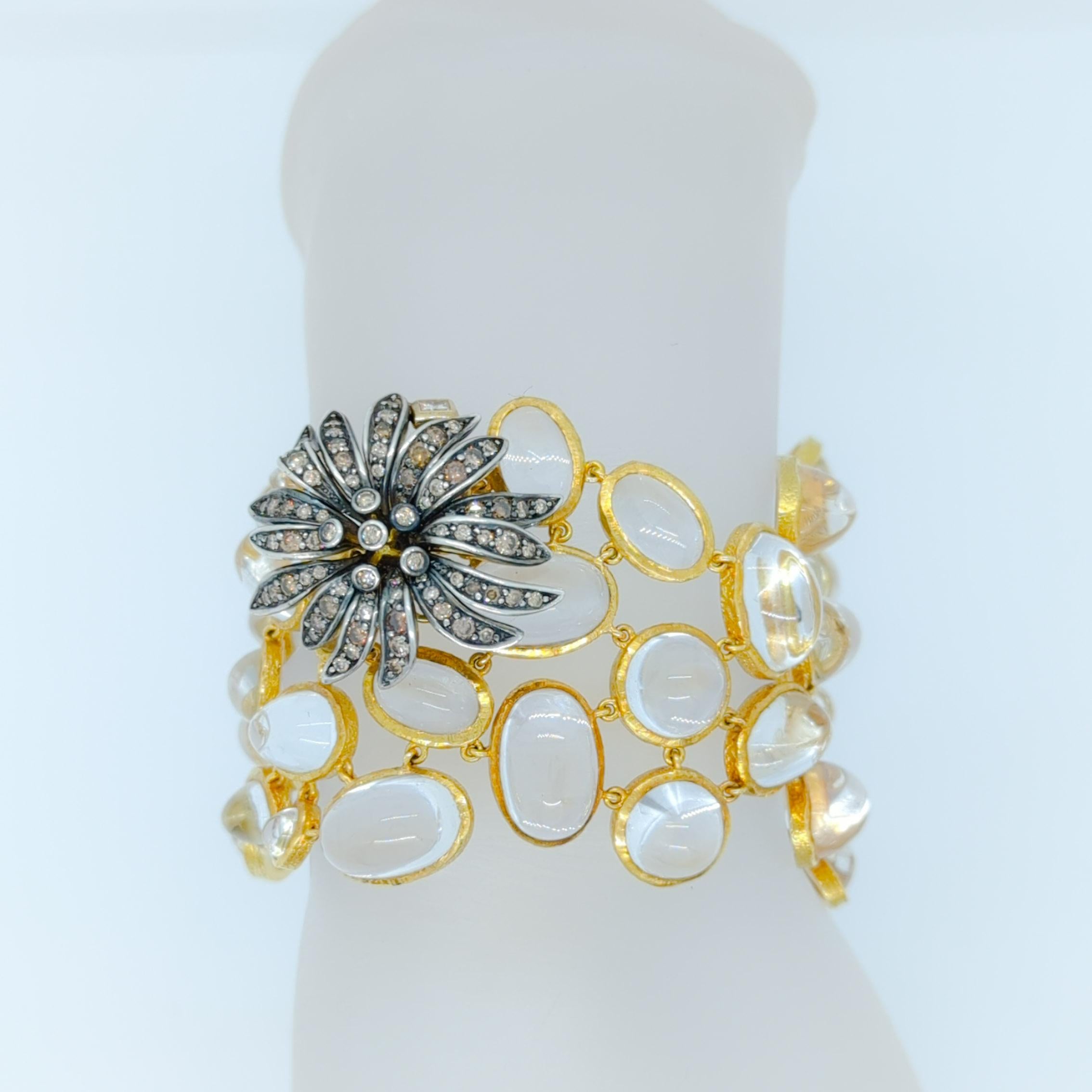 Wunderschönes Armband und Ohrring-Set von H. Stern mit Kristall-Cabochons und runden Diamanten von guter Qualität.  Handgefertigt in 18k Gelbgold.