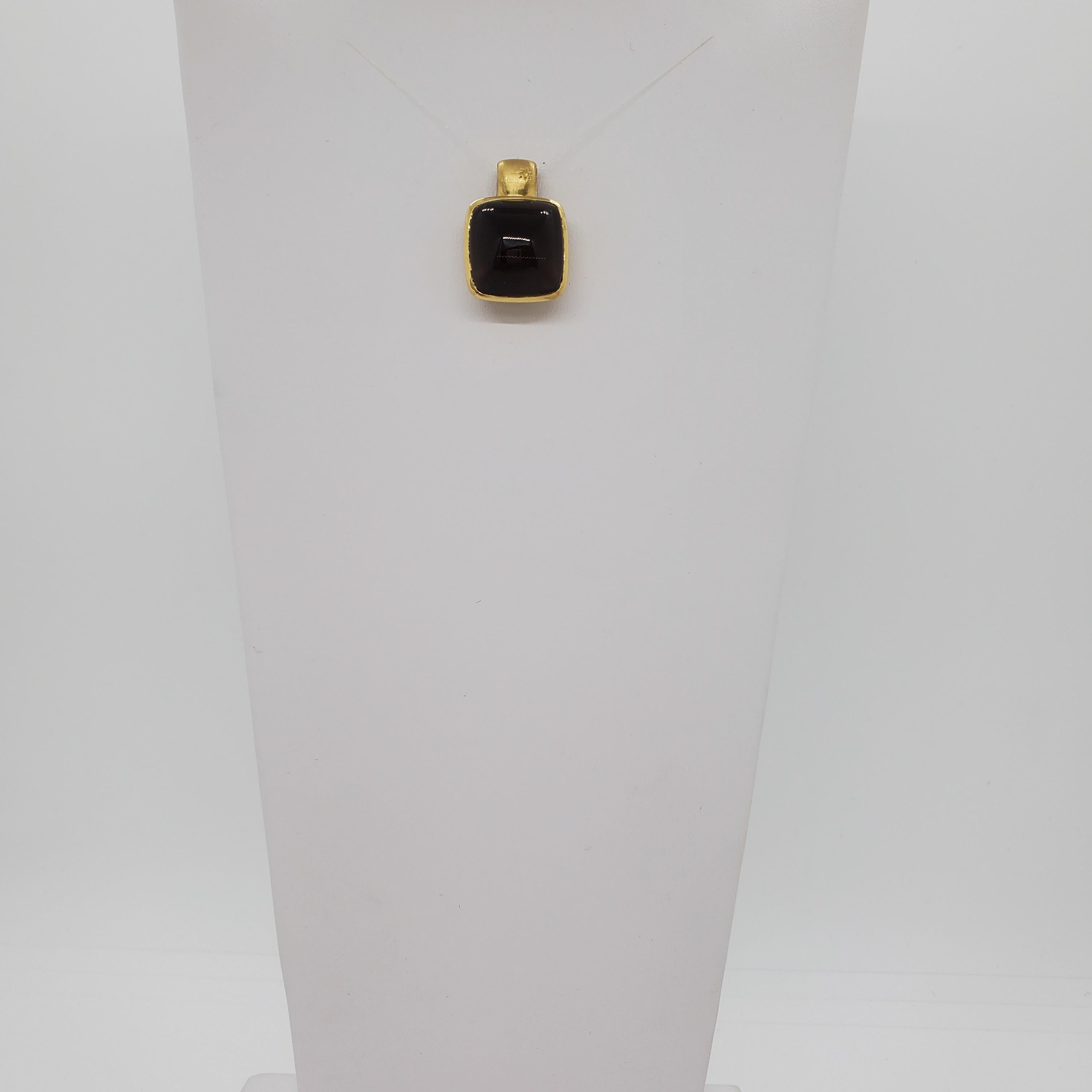 18k yellow gold quartz pendant