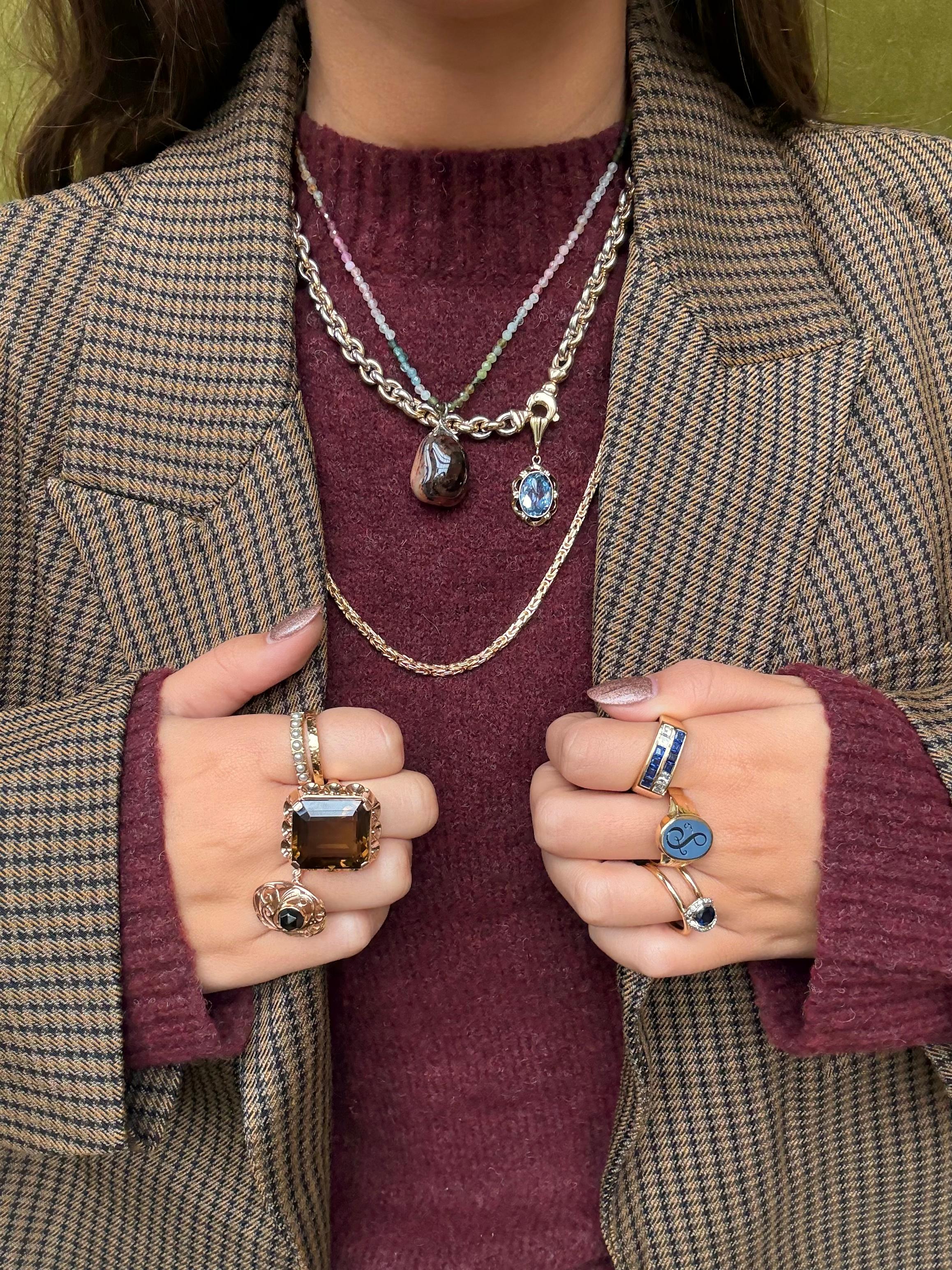 Estate Hammered Solid Gold 18K Yellow Gold Stackable Band Wedding Ring, Size 6.5 en vente 5