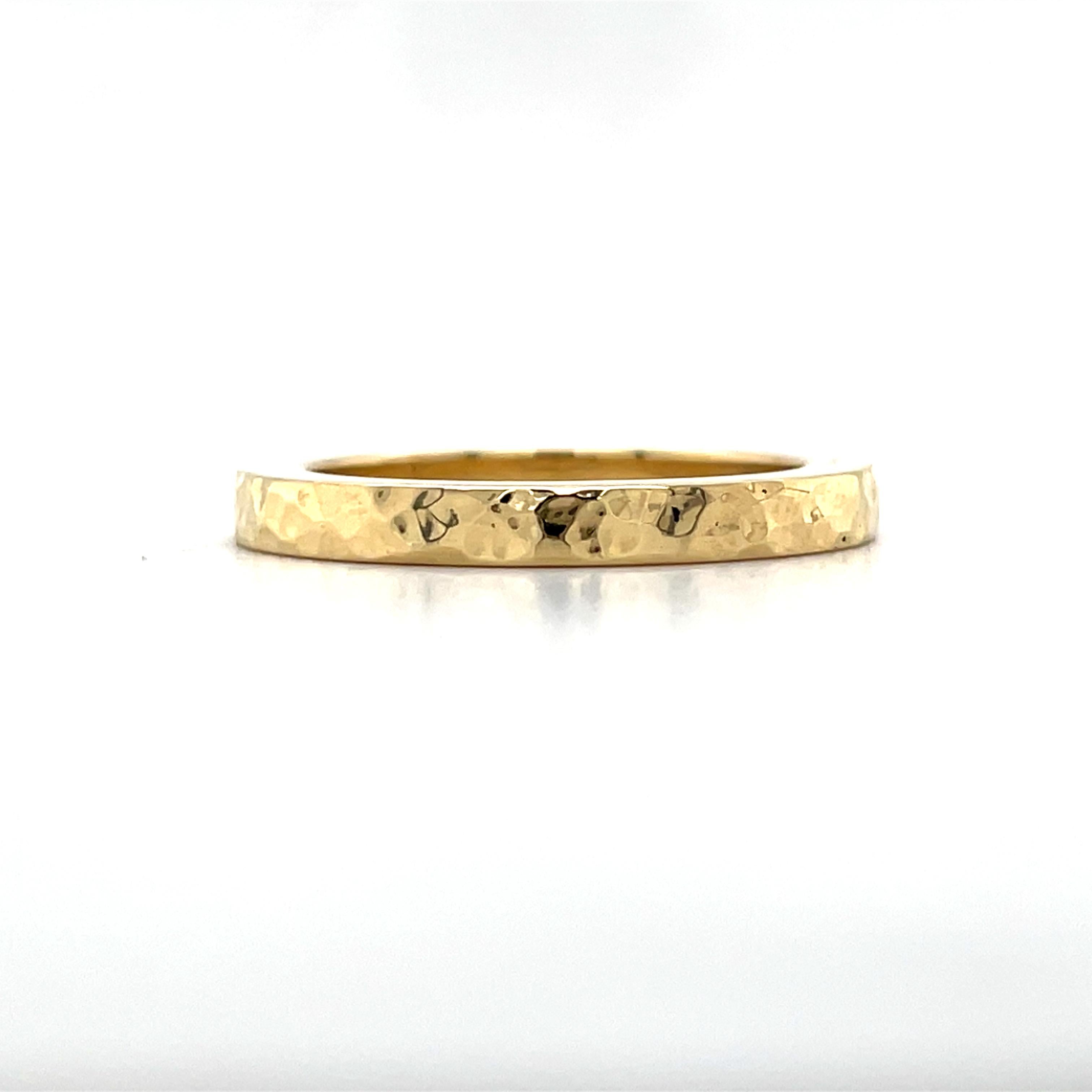 Estate Hammered Solid Gold 18K Yellow Gold Stackable Band Wedding Ring, Size 6.5 Unisexe en vente