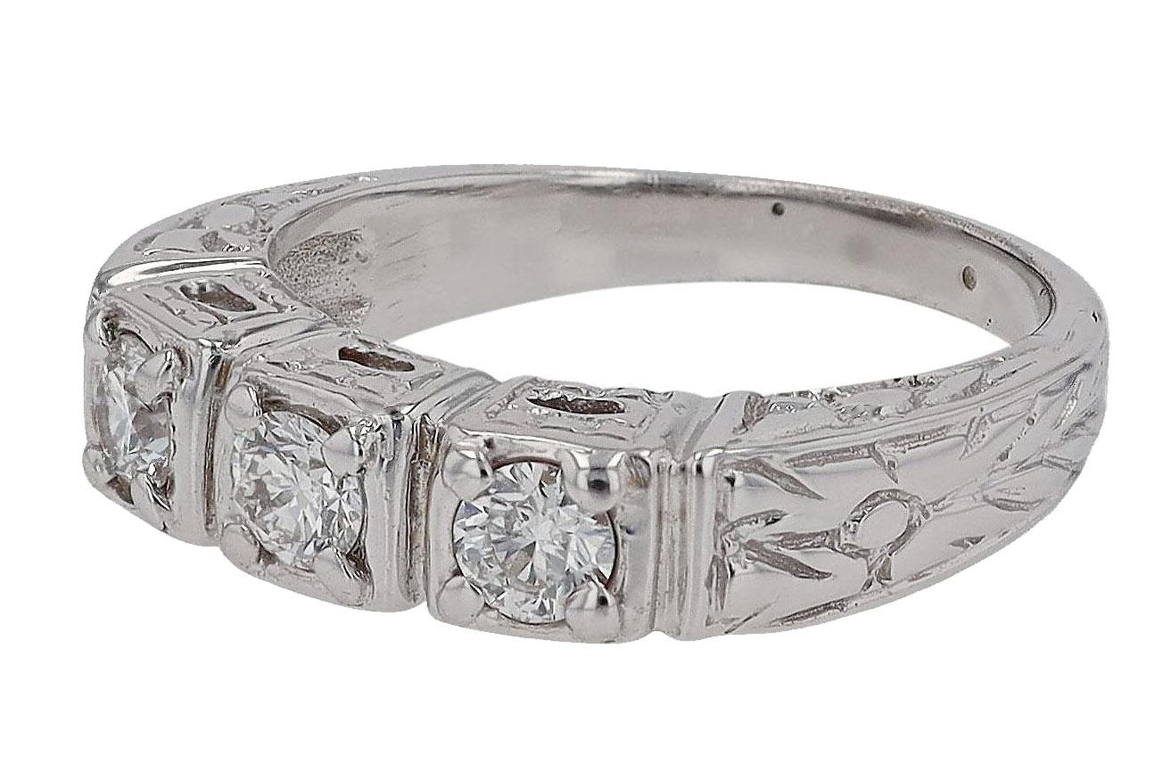 Nachlass Handgravierter Diamant-Ehering mit 3 Steinen, Verlobungsring im Zustand „Gut“ im Angebot in Santa Barbara, CA