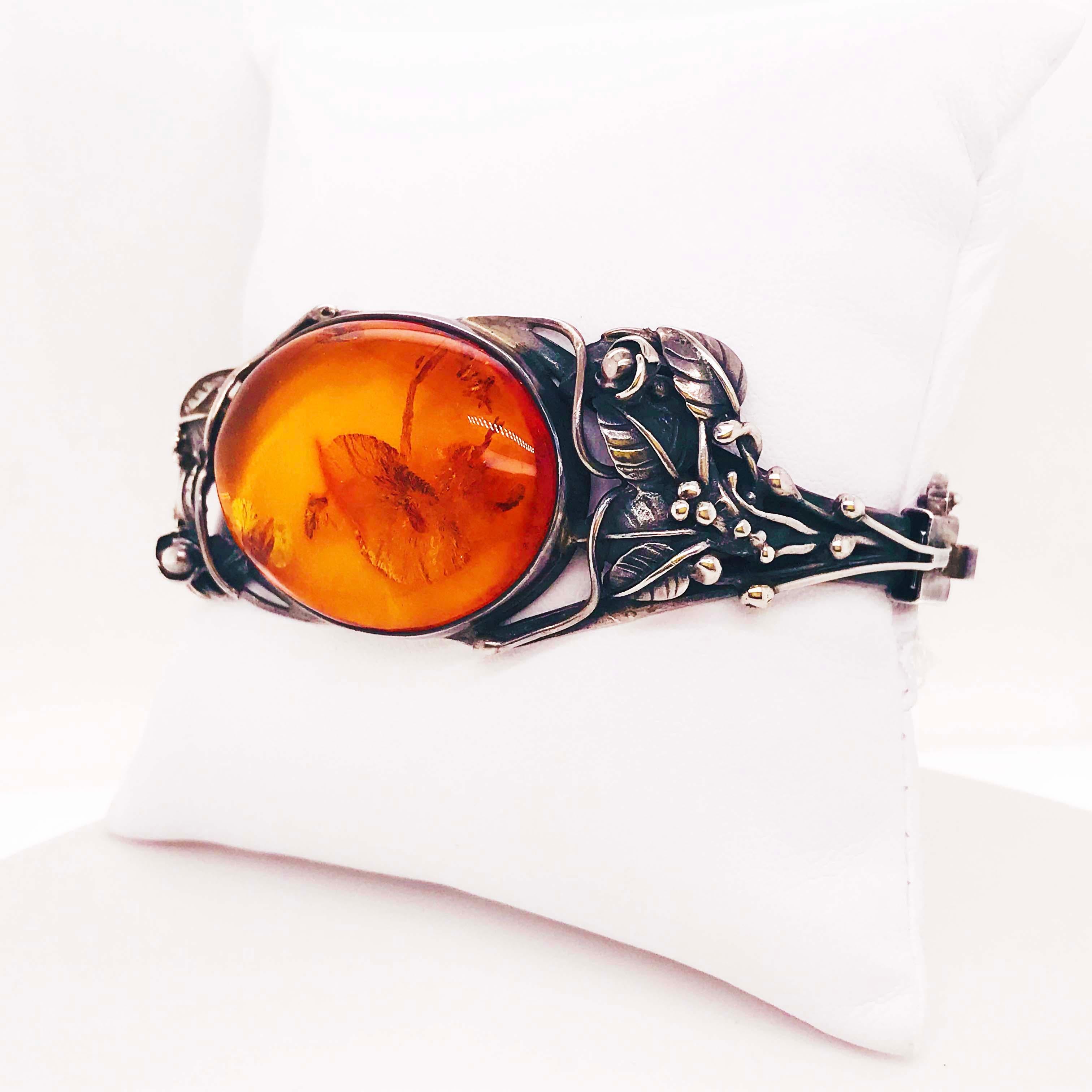 Bracelet en ambre avec design en forme de jardin, fait à la main par un artisan de la région, est un bracelet original en argent. Excellent état - En vente à Austin, TX