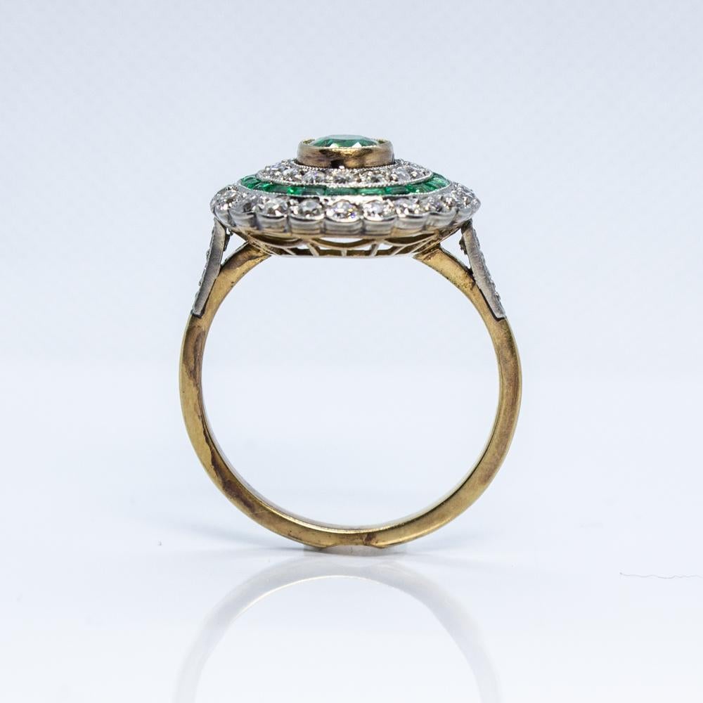 Estate Handmade 18K and Platinum  Emerald & Old Mine Cut Diamonds Ring In Excellent Condition In Miami, FL
