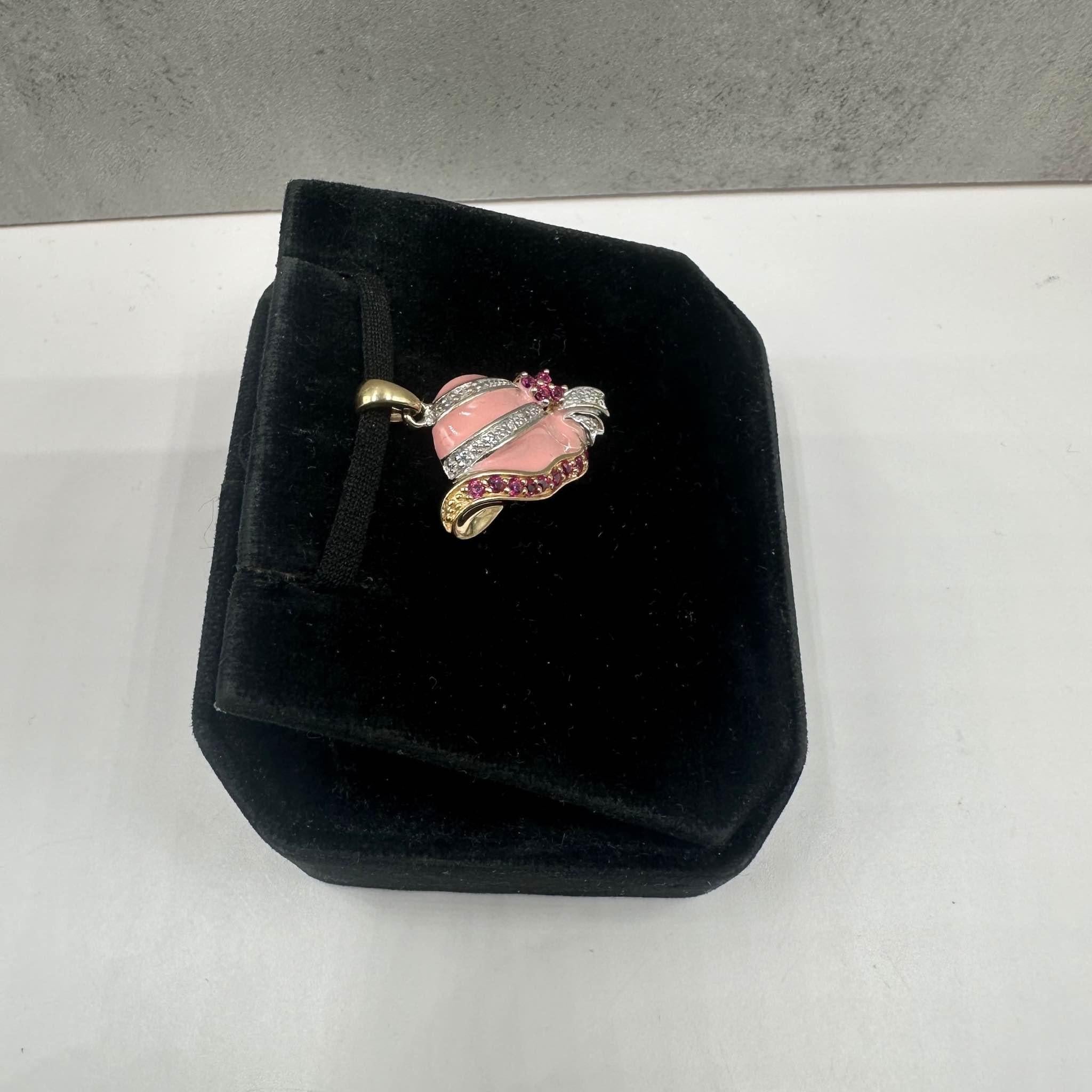 Round Cut Estate Hat Pendant in 10kt Yellow Gold - 0.08ctw Pink Ruby, 0.02ctw Diamonds For Sale