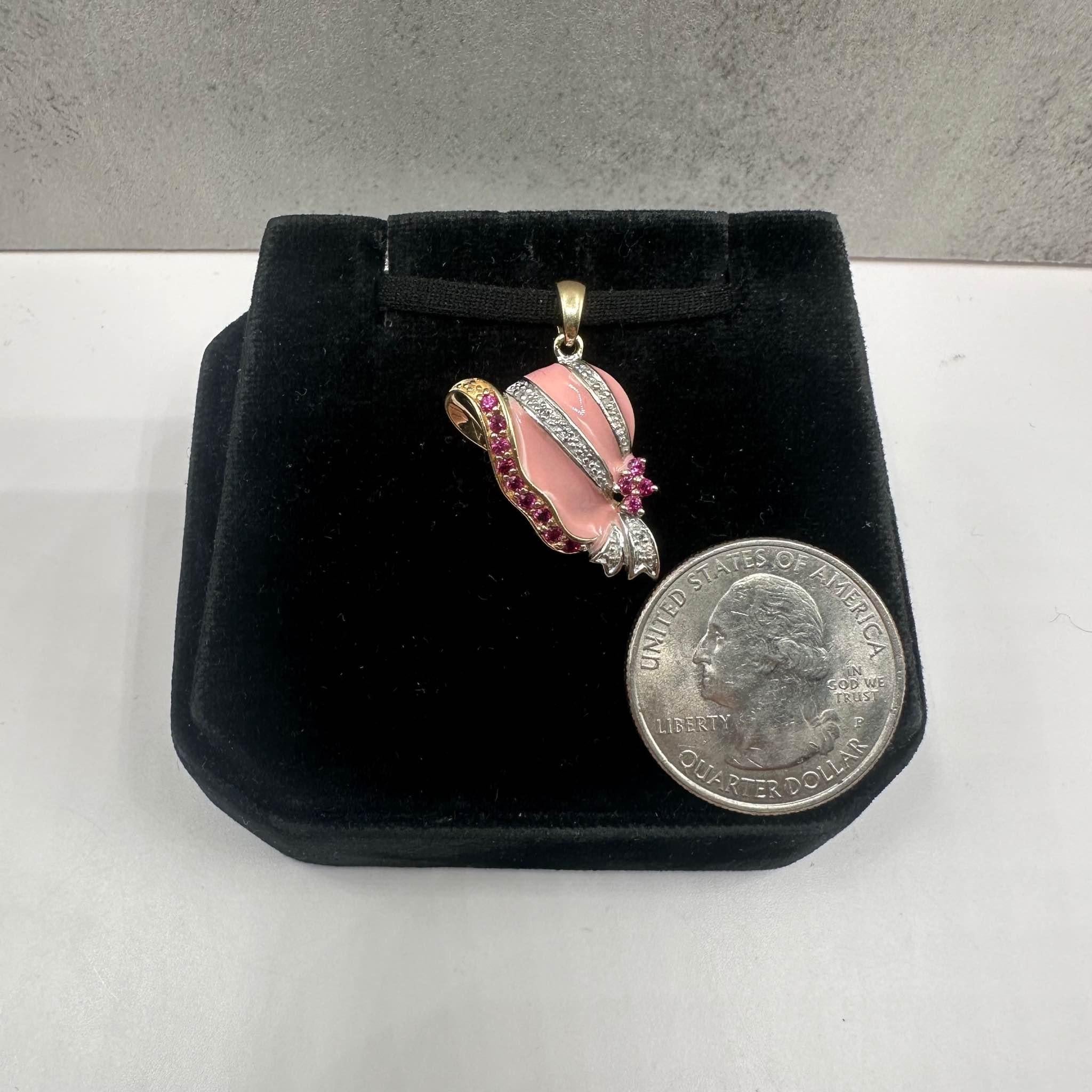 Estate Hat Pendant in 10kt Yellow Gold - 0.08ctw Pink Ruby, 0.02ctw Diamonds In Excellent Condition For Sale In West Hempstead, NY