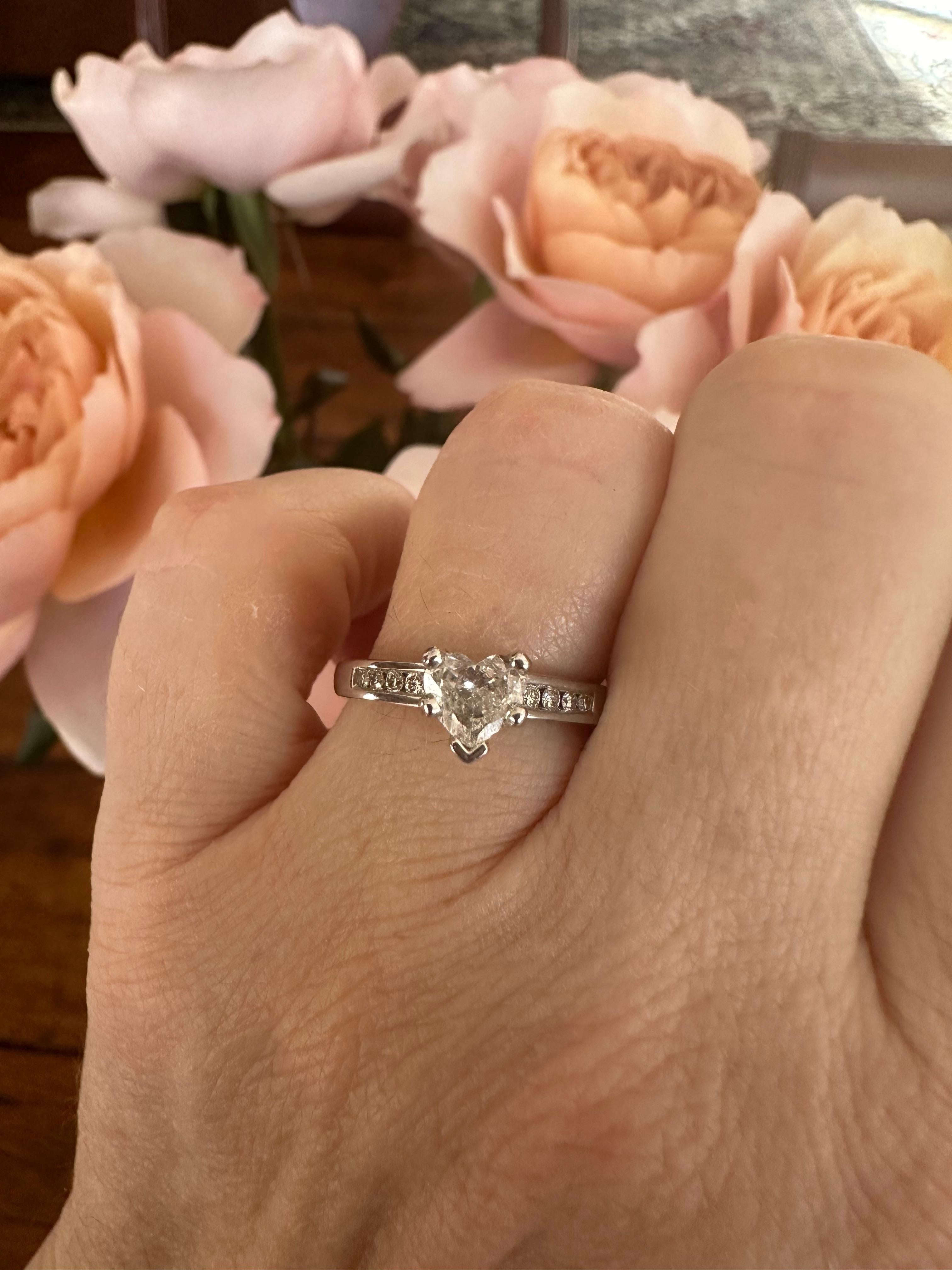 Bague de fiançailles à diamant en forme de cœur en vente 3