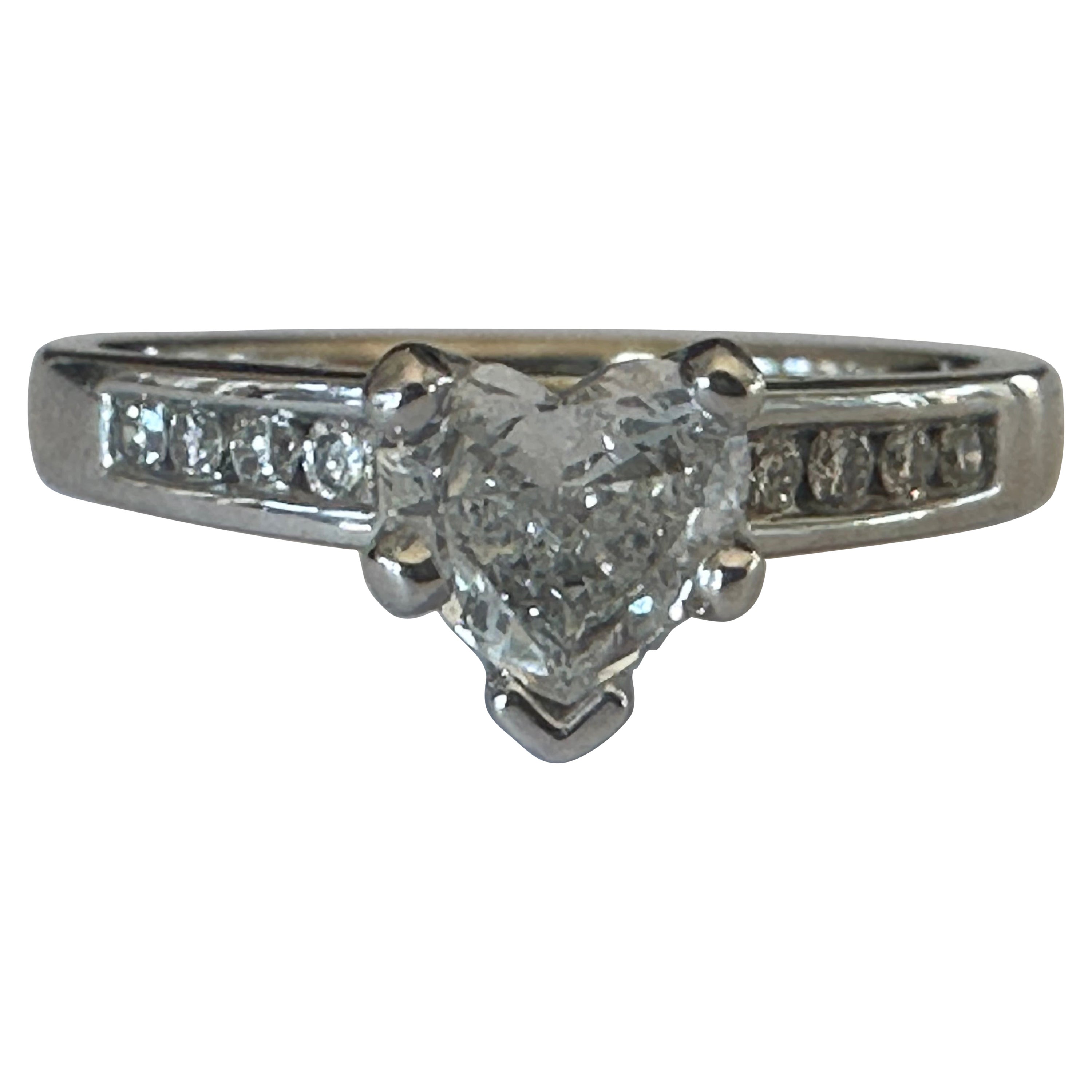 Bague de fiançailles à diamant en forme de cœur