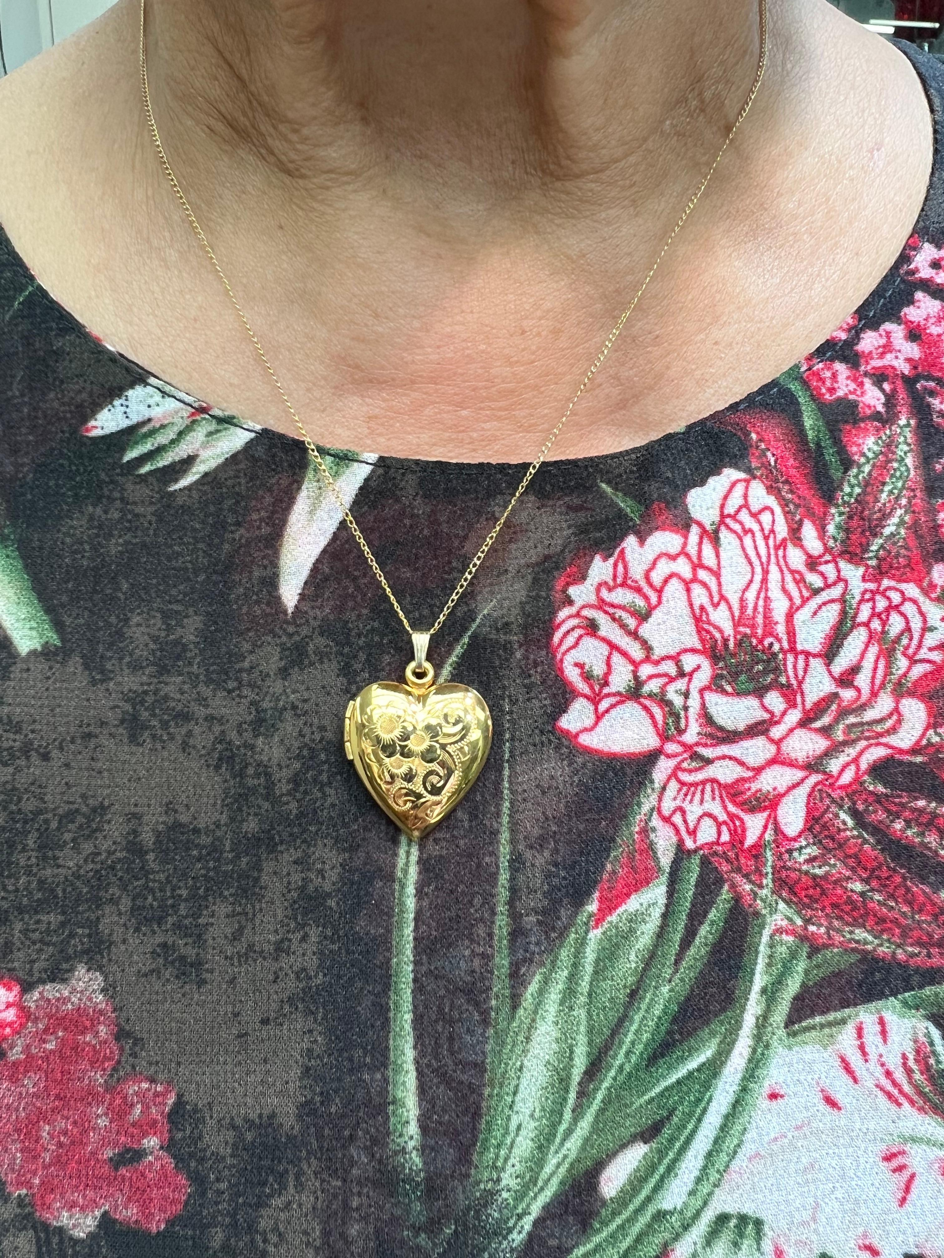 Estate Heart Shaped Yellow Gold Locket Pendant In Good Condition In Los Angeles, CA