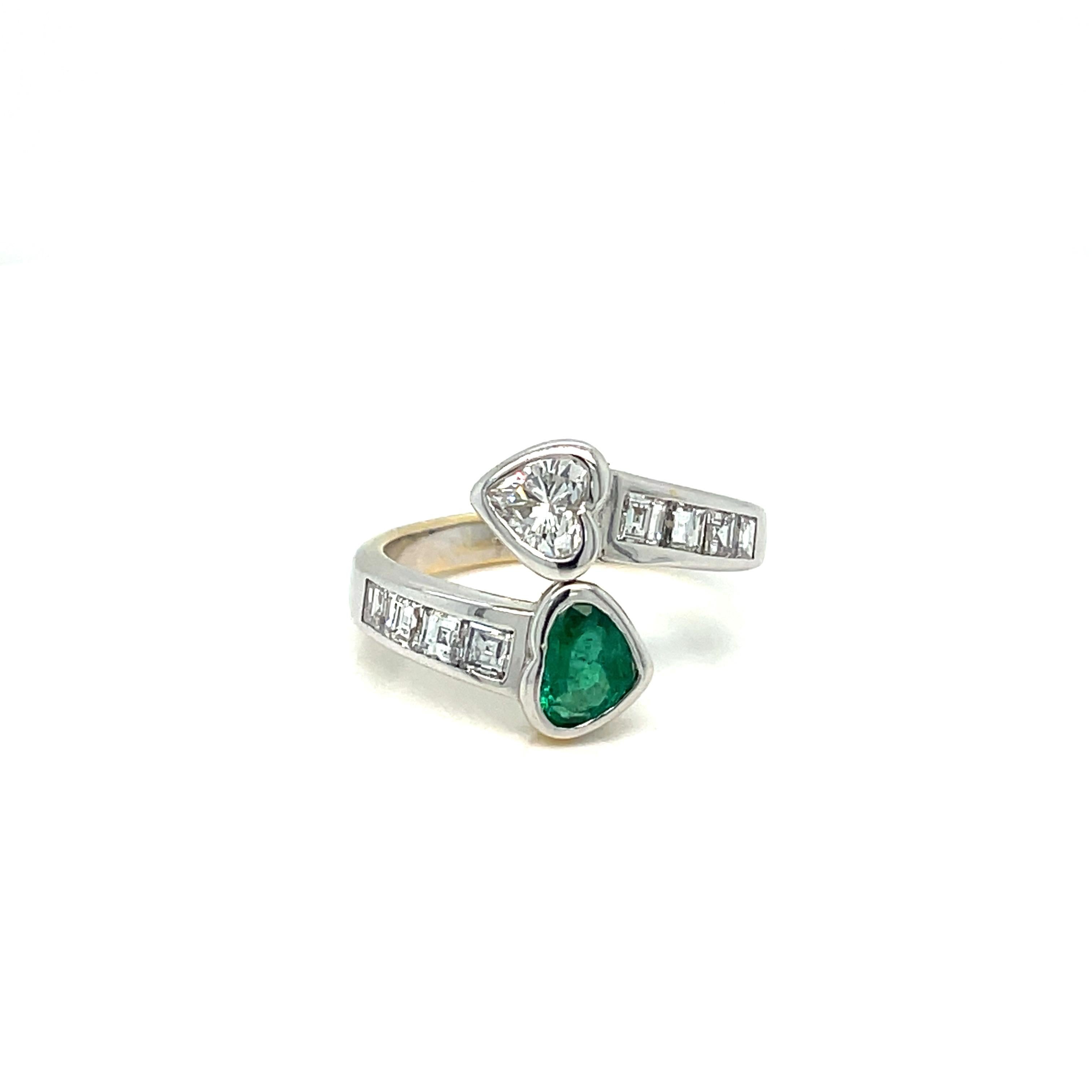 Contemporary Estate Hearts Emerald Diamond Vous et Moi Gold Ring For Sale
