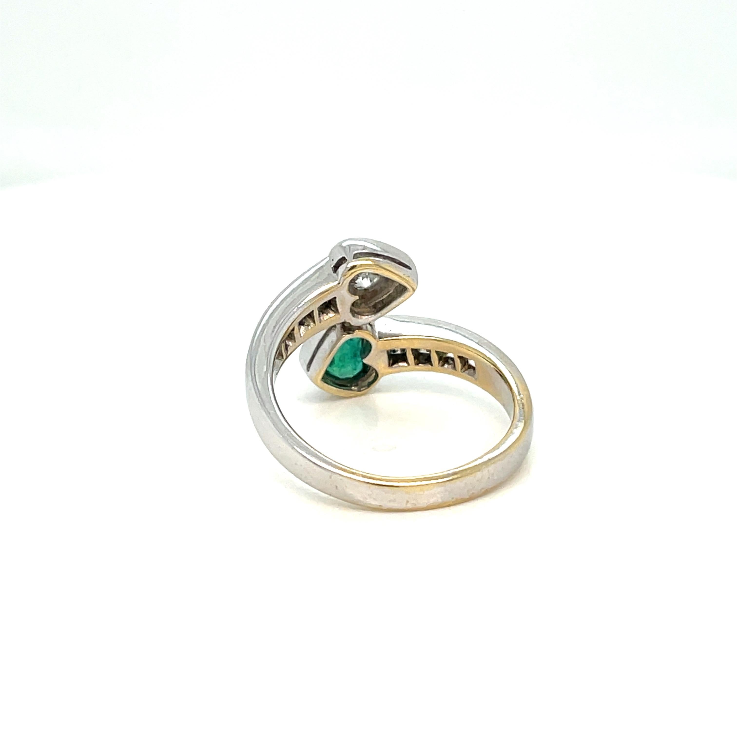 Women's Estate Hearts Emerald Diamond Vous et Moi Gold Ring For Sale
