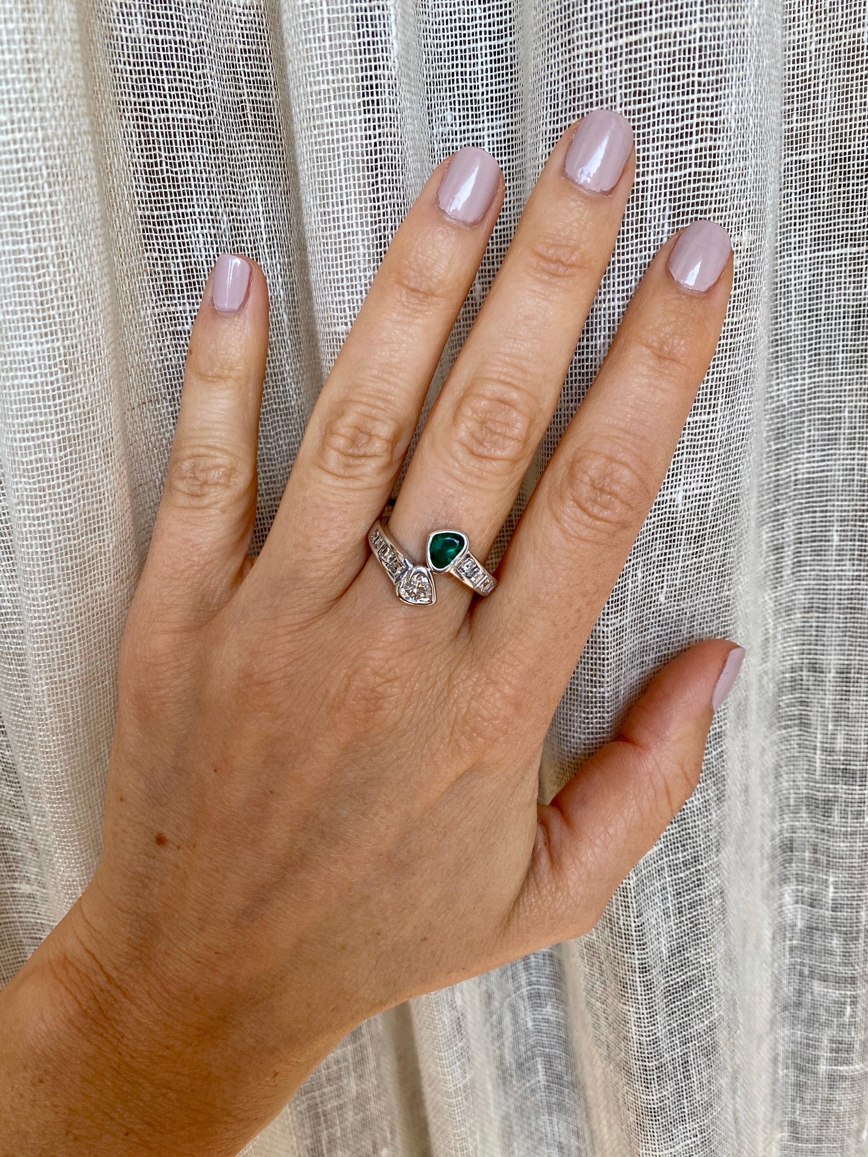Estate Hearts Emerald Diamond Vous et Moi Gold Ring For Sale 2