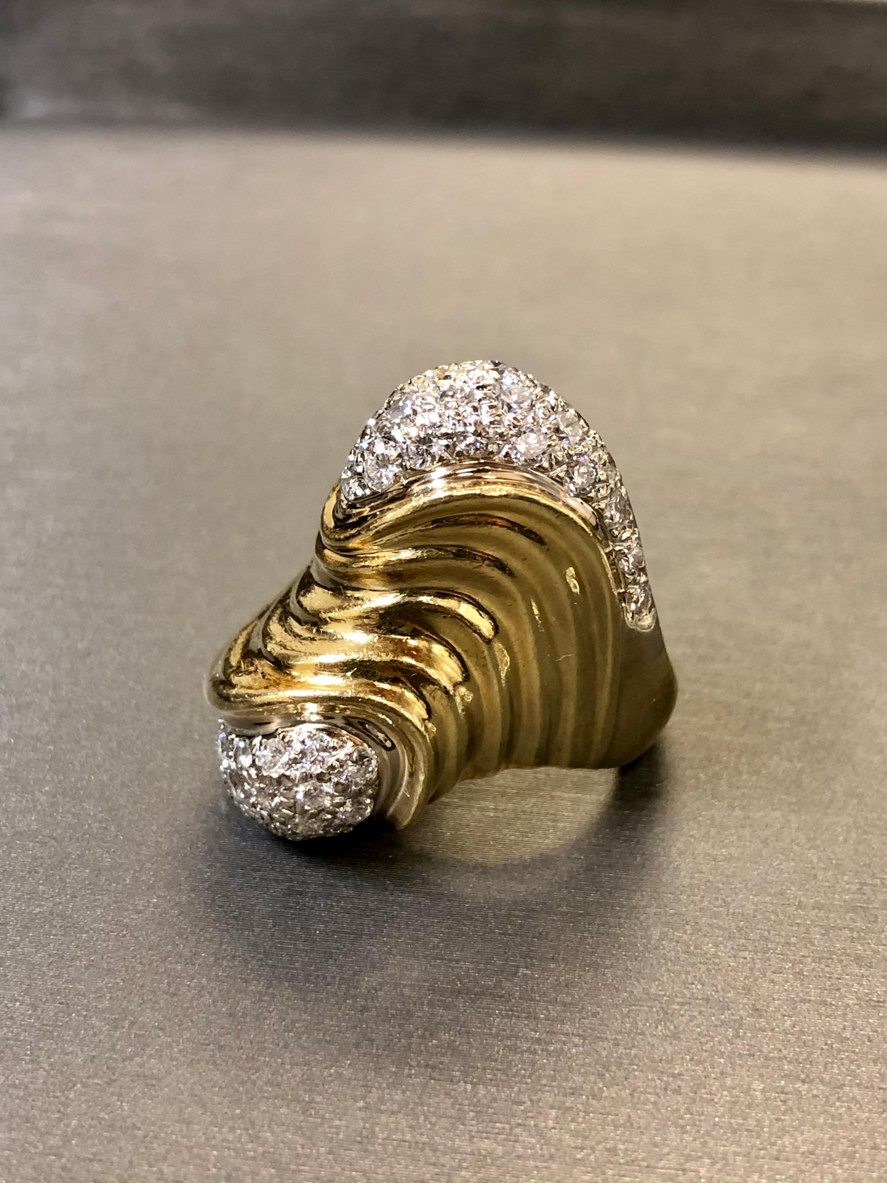 Women's or Men's Estate Heavy 18k Yellow Gold Wave Ripple Pave Diamond Cocktail Ring 2.50ctw For Sale