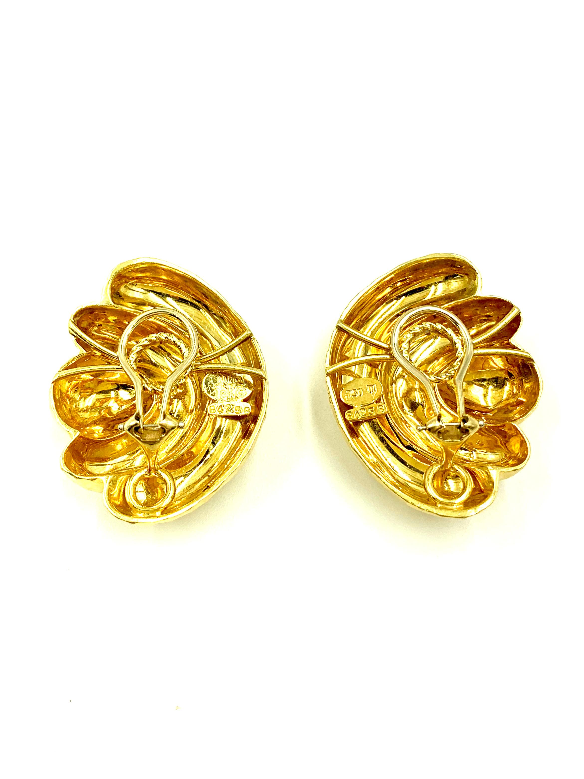 Estate Henry Dunay 18K Hammered Yelllow Gold Substantial Statement Earrings In Good Condition In New York, NY