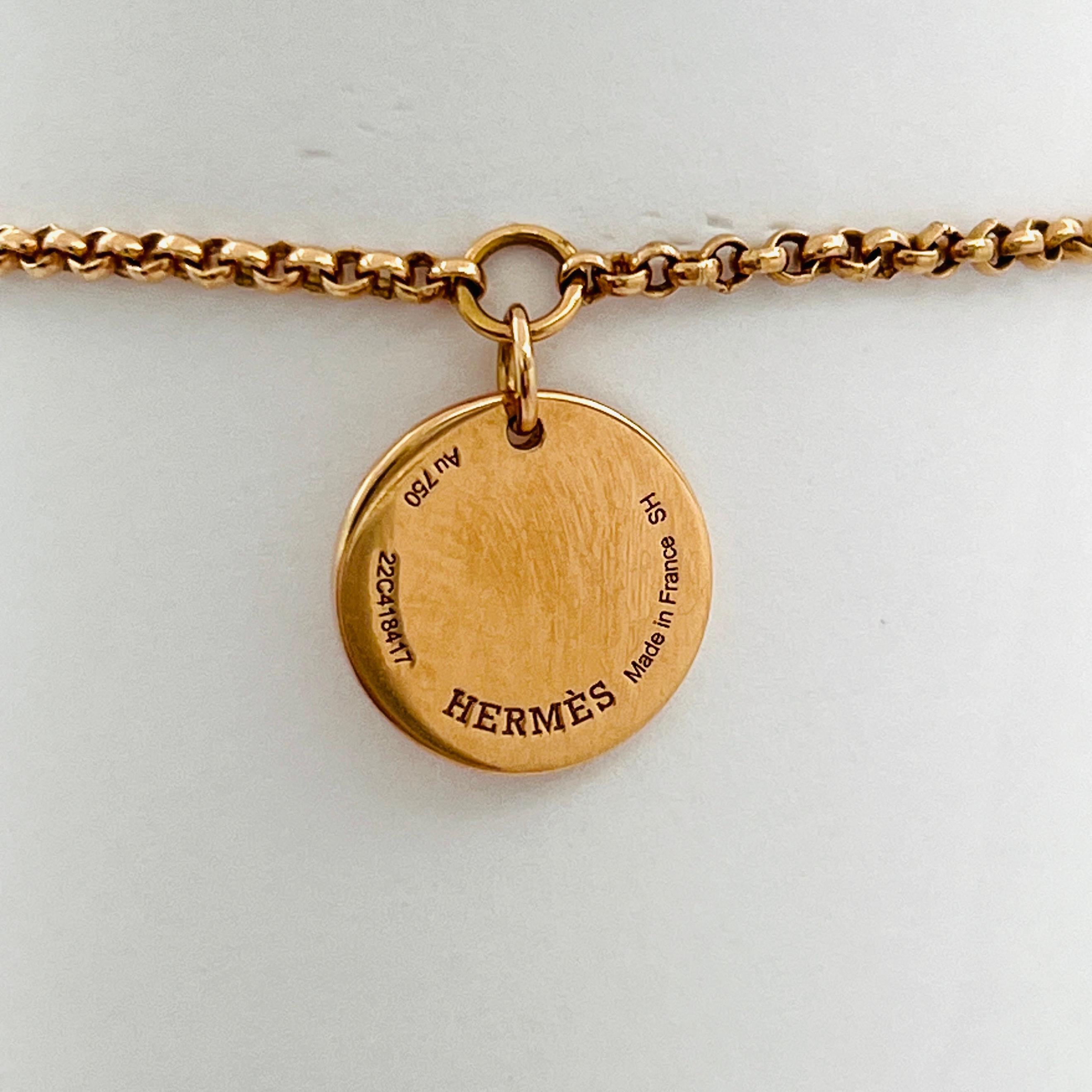 Bracelet à breloques Estate Hermes en or rose 18 carats Unisexe en vente