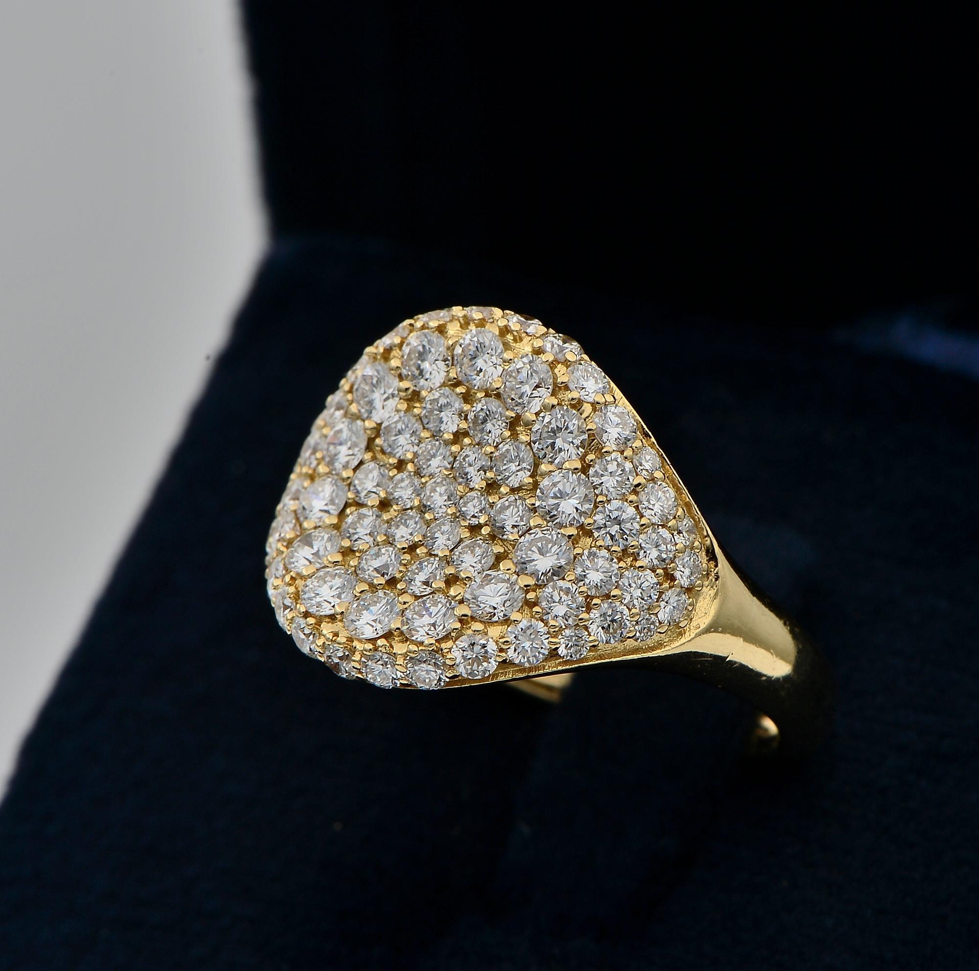 Donna Anello Signet con diamante da 2,0 carati, di alta qualità e contemporaneo in vendita