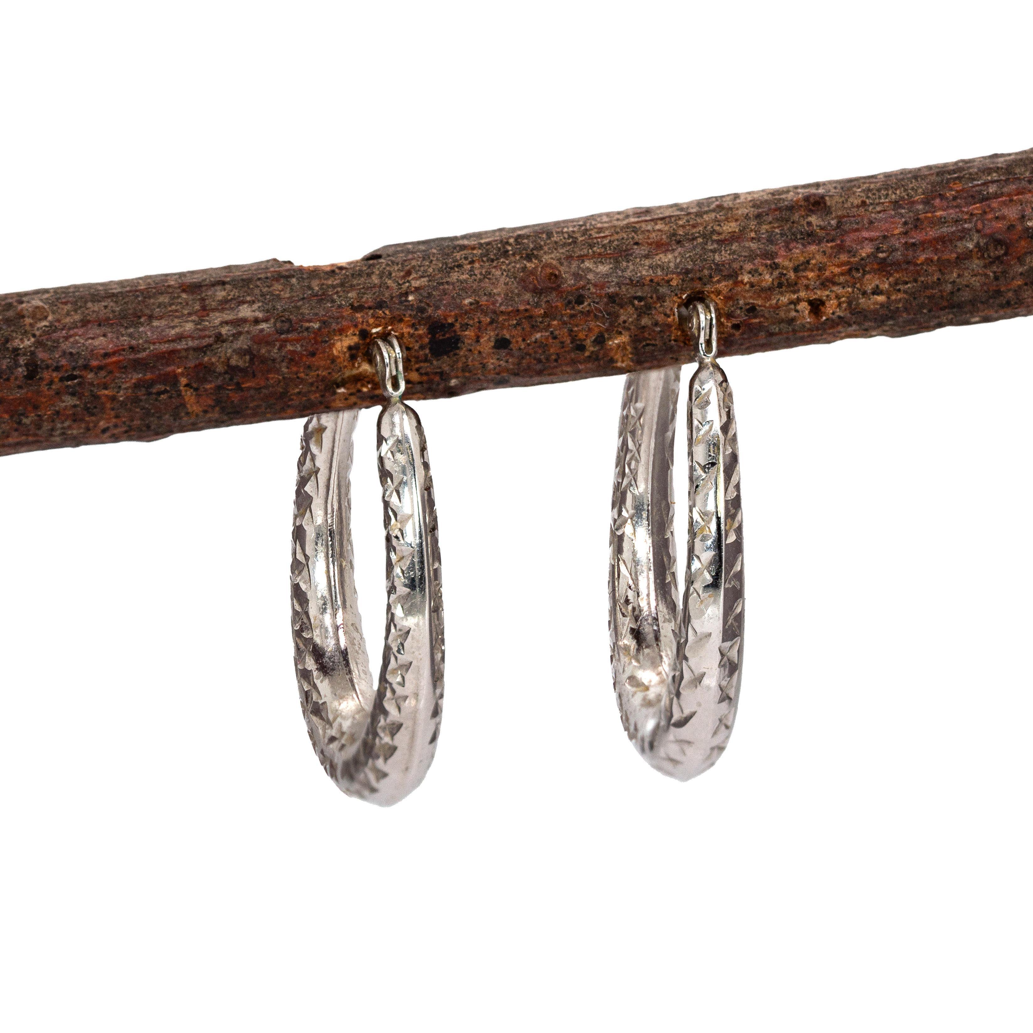 Contemporain Créoles Estate en or blanc massif 14k  Dos du loquet, 23x18mm en vente