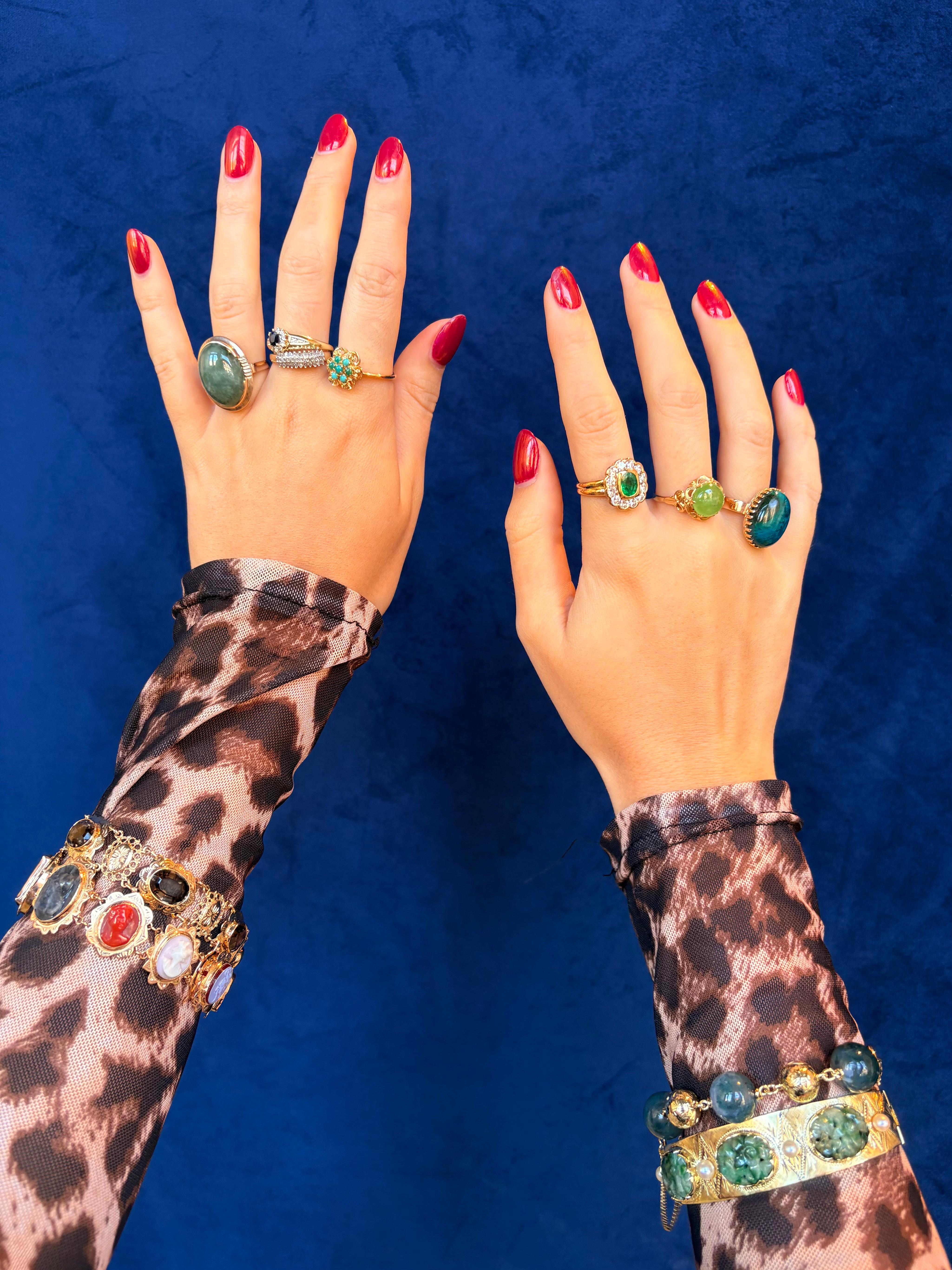 Anello con cabochon di granato verde idrogrossulare di proprietà, oro giallo 14 carati in vendita 2