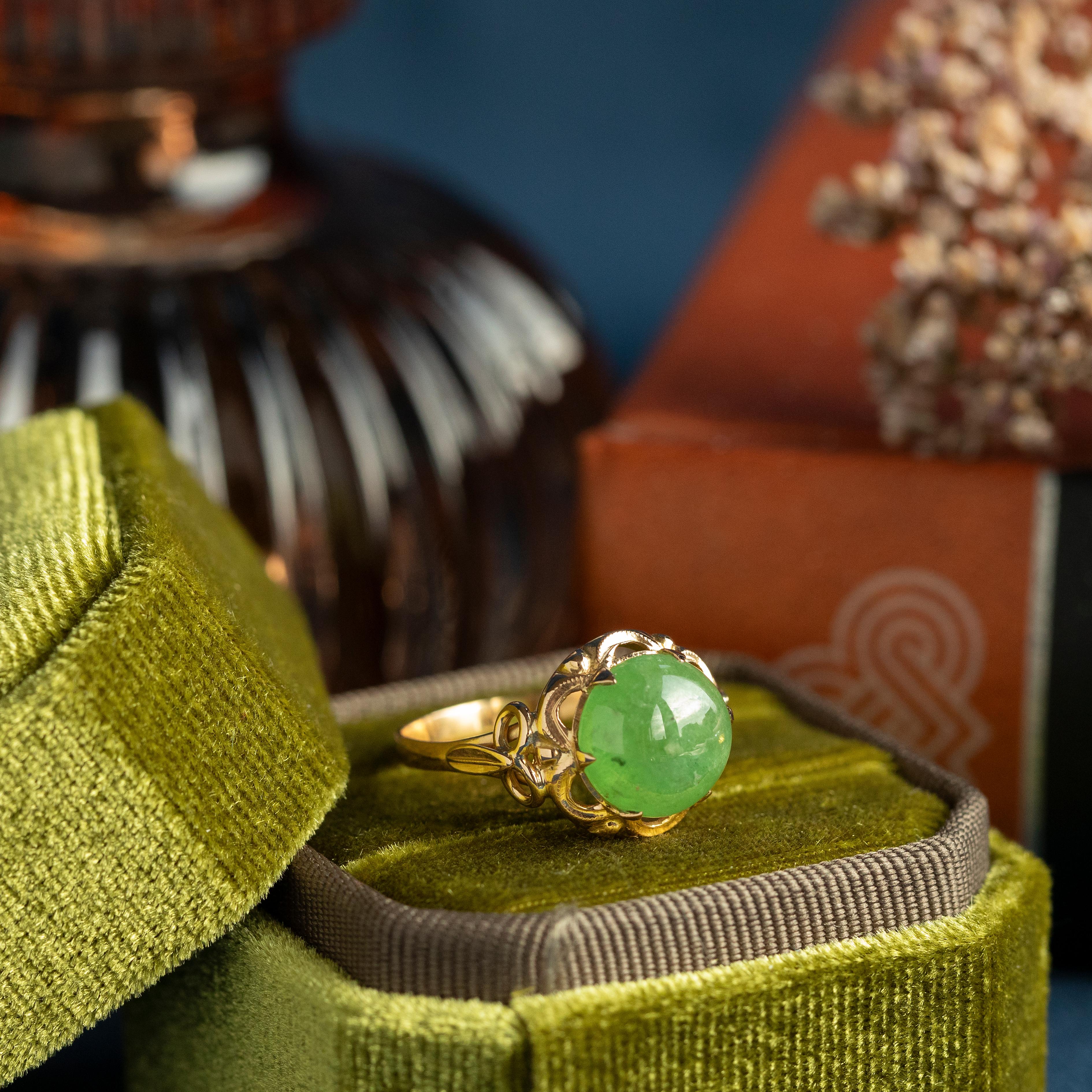 Anello con cabochon di granato verde idrogrossulare di proprietà, oro giallo 14 carati in vendita 3