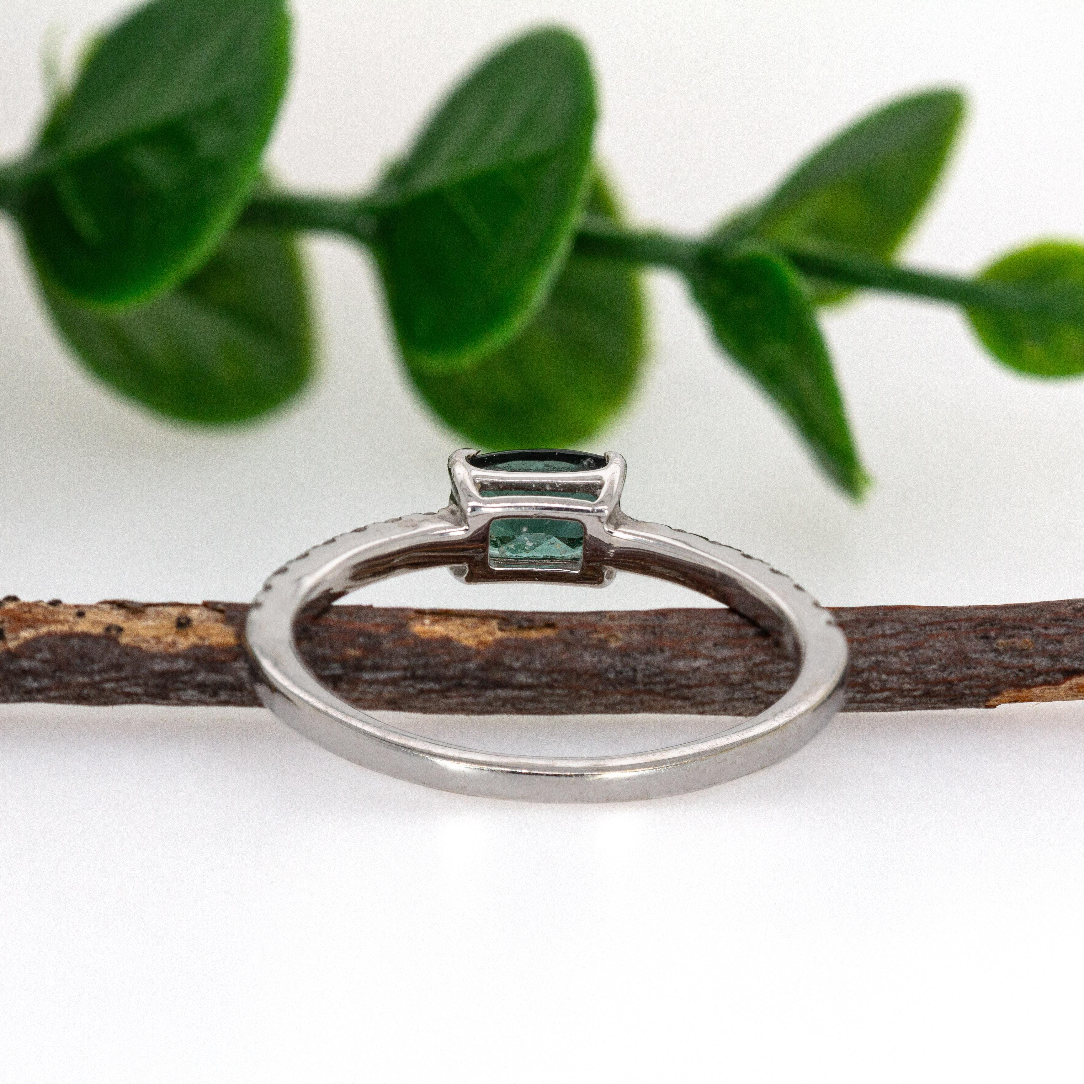 Estate Indicolite Tourmaline Ring w Pave Diamond Shank in 14K Gold  CU 6x4mm Neuf - En vente à Columbus, OH