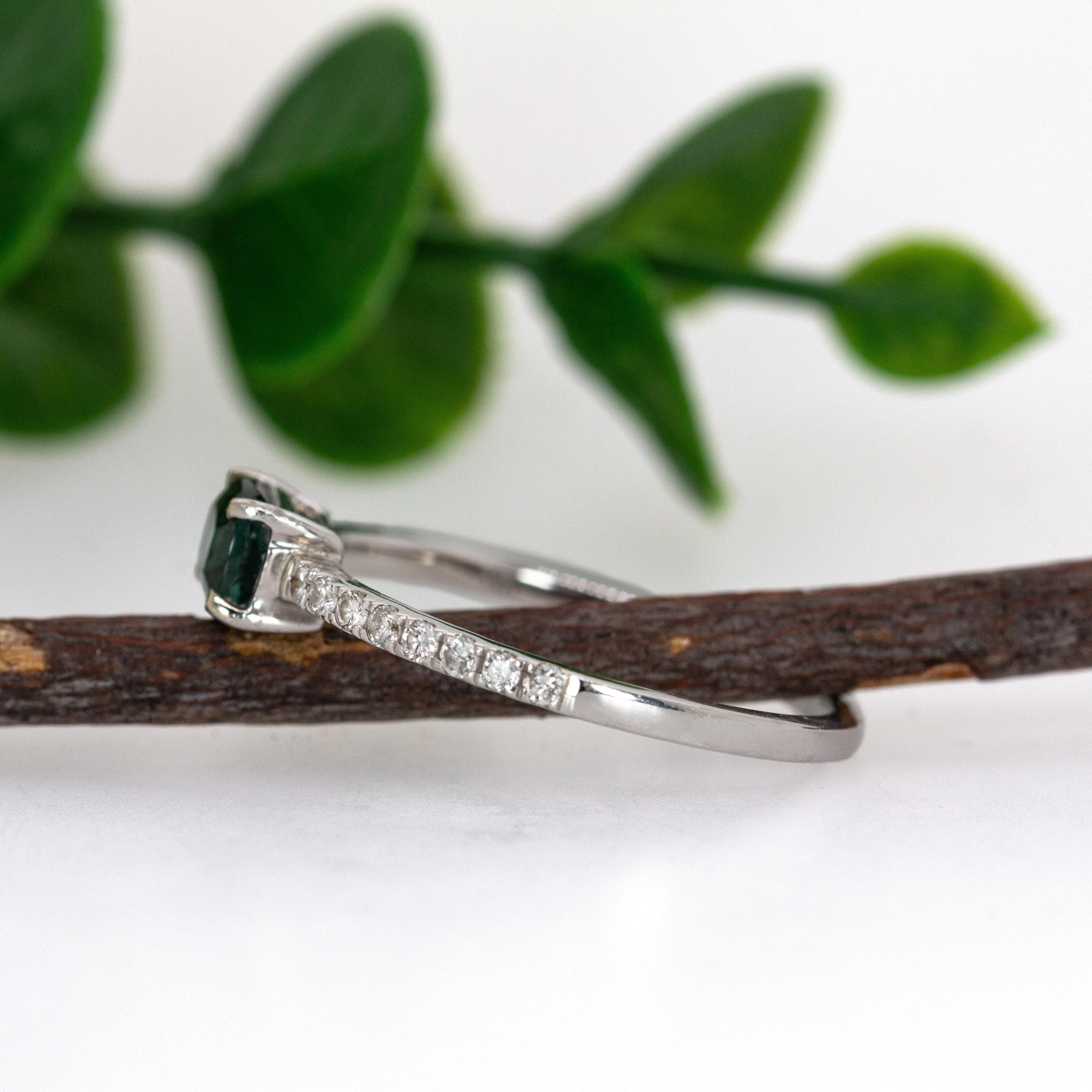 Estate Indicolite Tourmaline Ring w Pave Diamond Shank in 14K Gold  CU 6x4mm en vente 1
