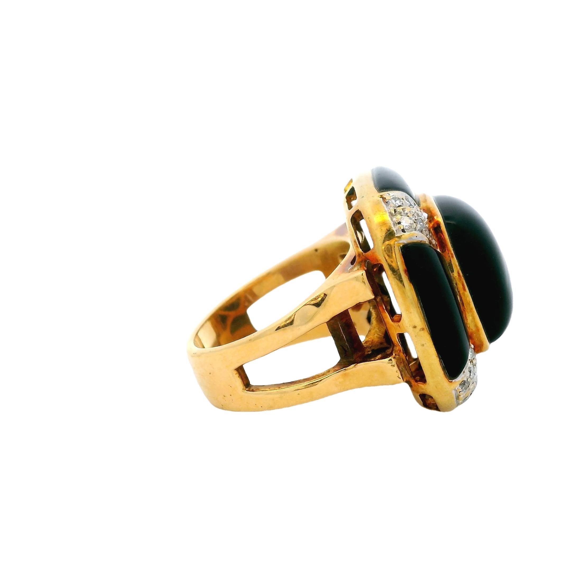 Anillo italiano de oro amarillo de 18 quilates con ónice y diamantes, circa años 80 en venta 3