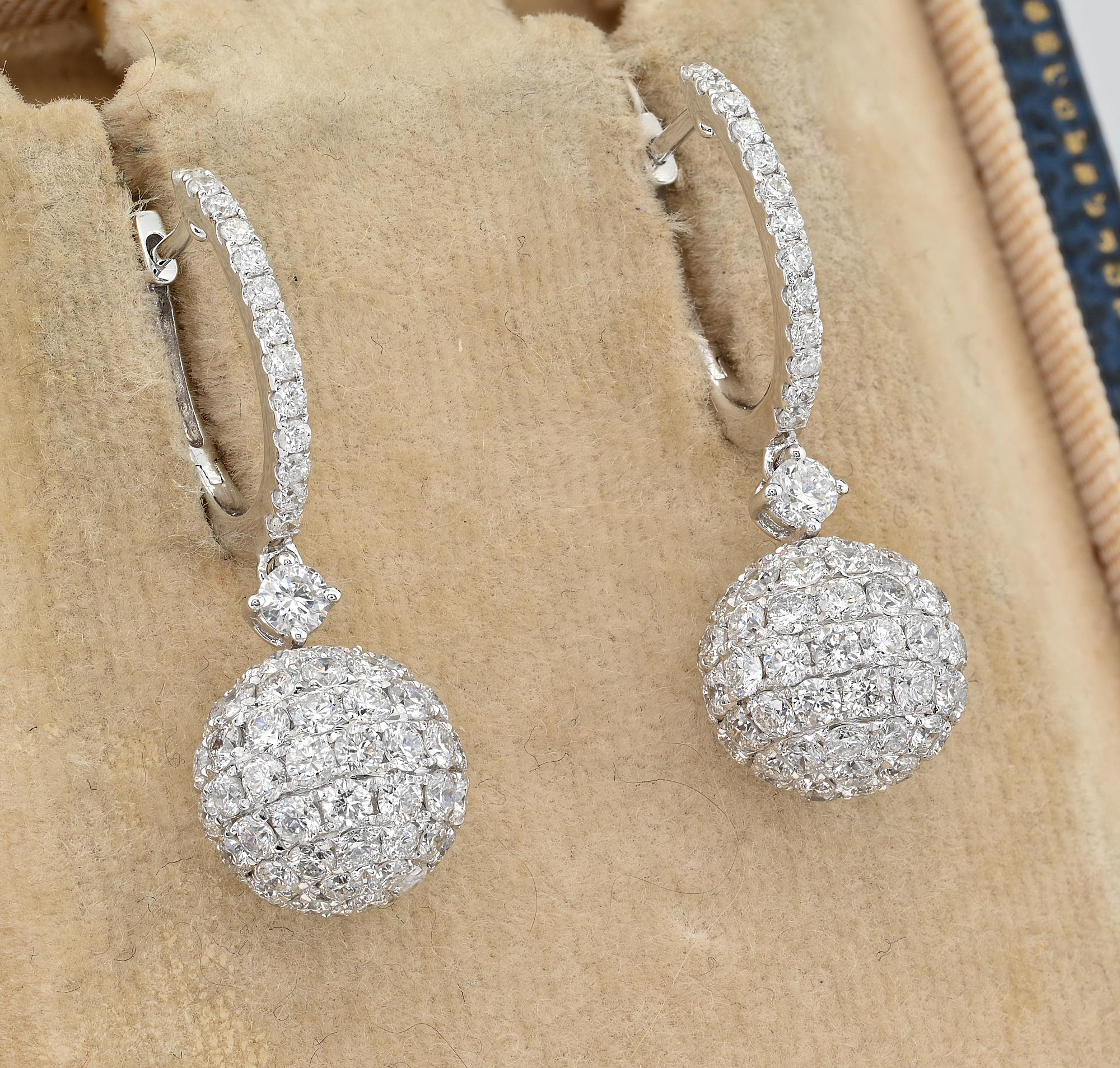 Contemporary Estate Italian 3.50 Ct Diamond Swing Earrings 18 KT Gold For Sale