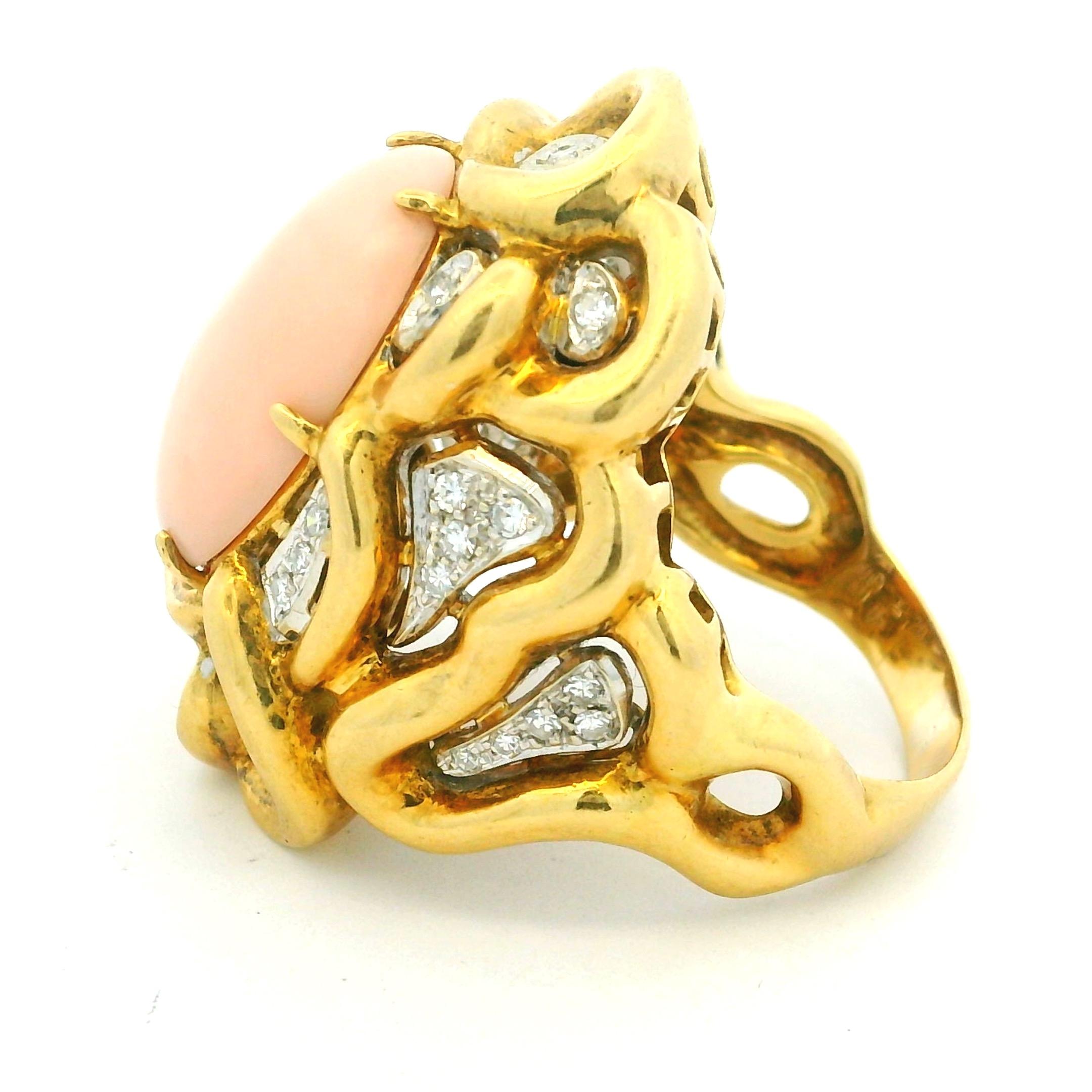 Anello di proprietà in oro giallo 18 carati con corallo pelle d'angelo e diamanti, misura 9 in vendita 5