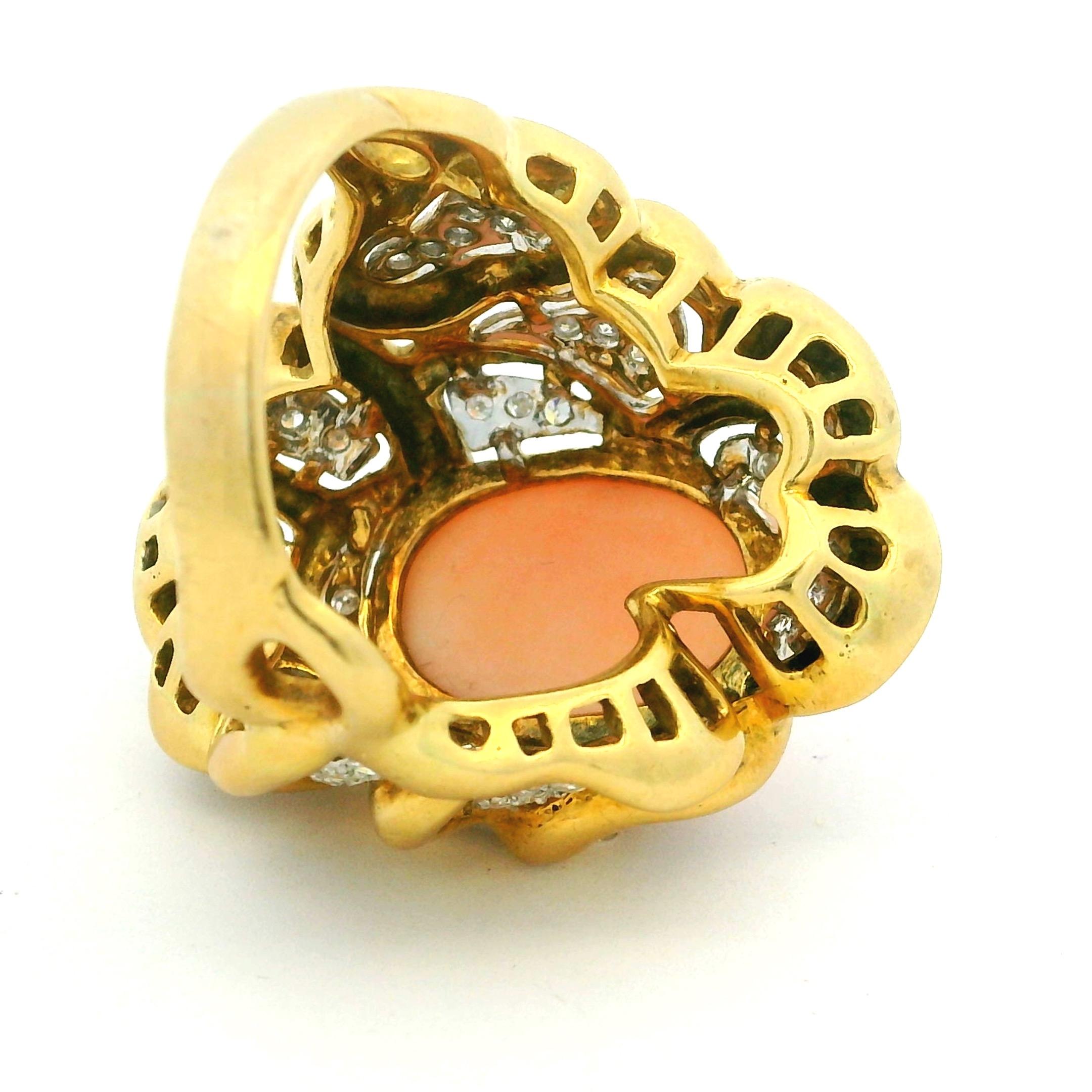 Anello di proprietà in oro giallo 18 carati con corallo pelle d'angelo e diamanti, misura 9 in vendita 8