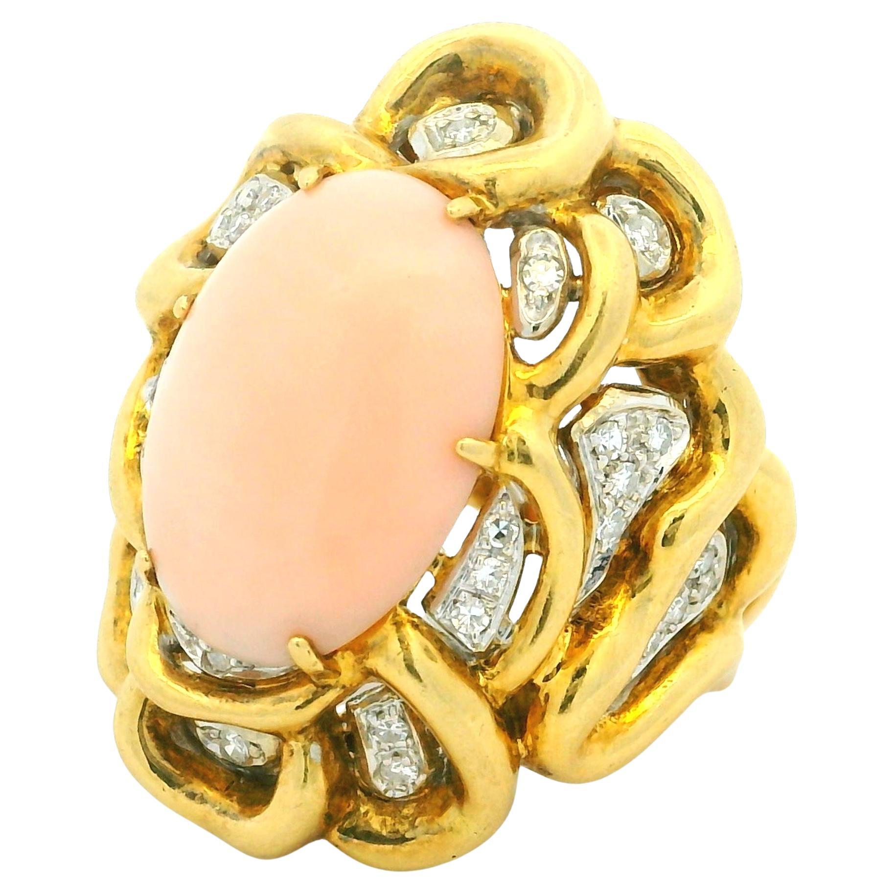 Anello di proprietà in oro giallo 18 carati con corallo pelle d'angelo e diamanti, misura 9