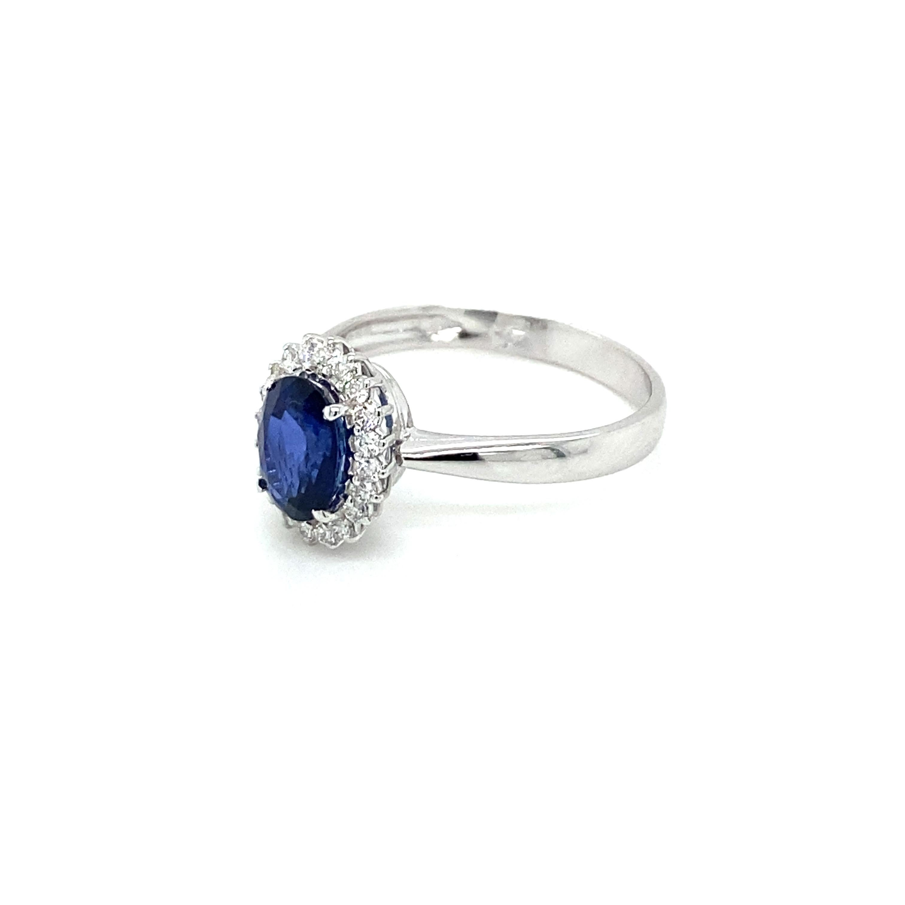 Estate Italian Sapphire Diamond Engagement Ring In Excellent Condition For Sale In Napoli, Italy