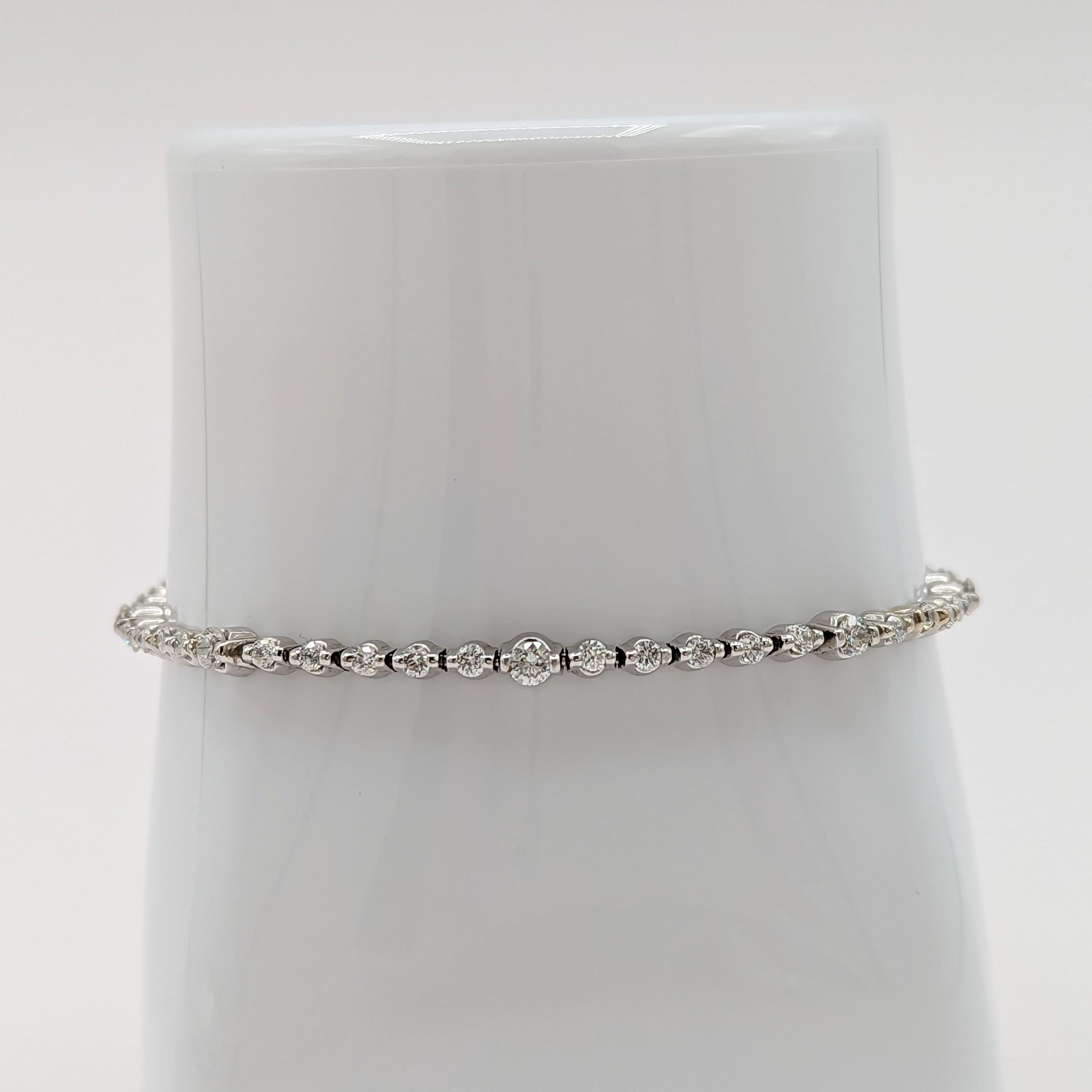 Nachlass Jafa Weißes Diamantarmband aus 14 Karat Weißgold mit Diamanten im Zustand „Neu“ in Los Angeles, CA