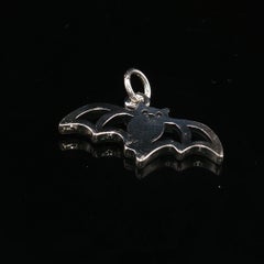 Estate James Avery Sterling Silver Flying Bat Charm Pendant 925 Halloween