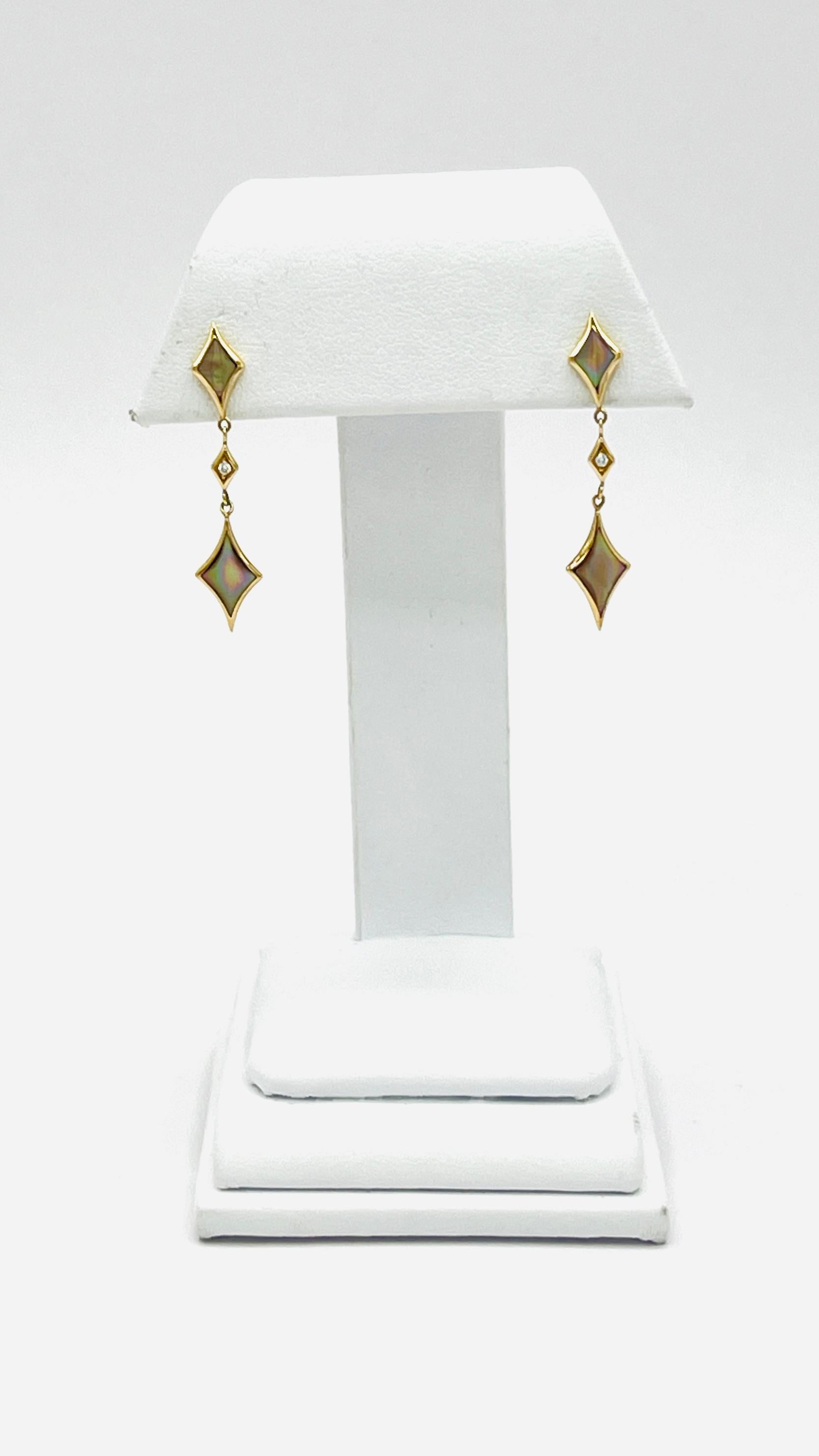 Orecchini Kabana in oro giallo 14 carati con perle a forma di fantasia In condizioni ottime in vendita a Los Angeles, CA