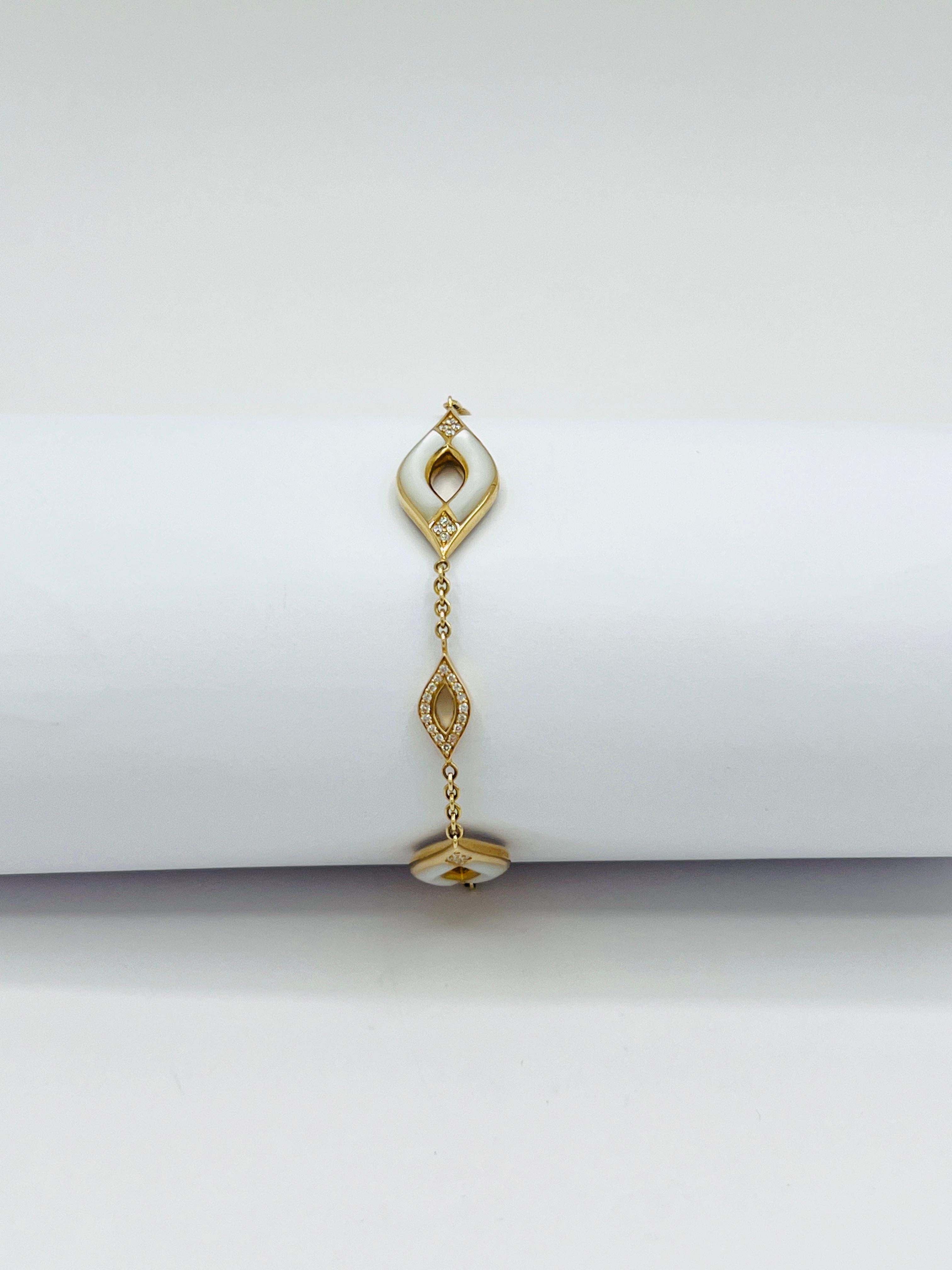 Pulsera Estate Kabana de madreperla blanca y diamantes en oro amarillo de 14k en venta 6