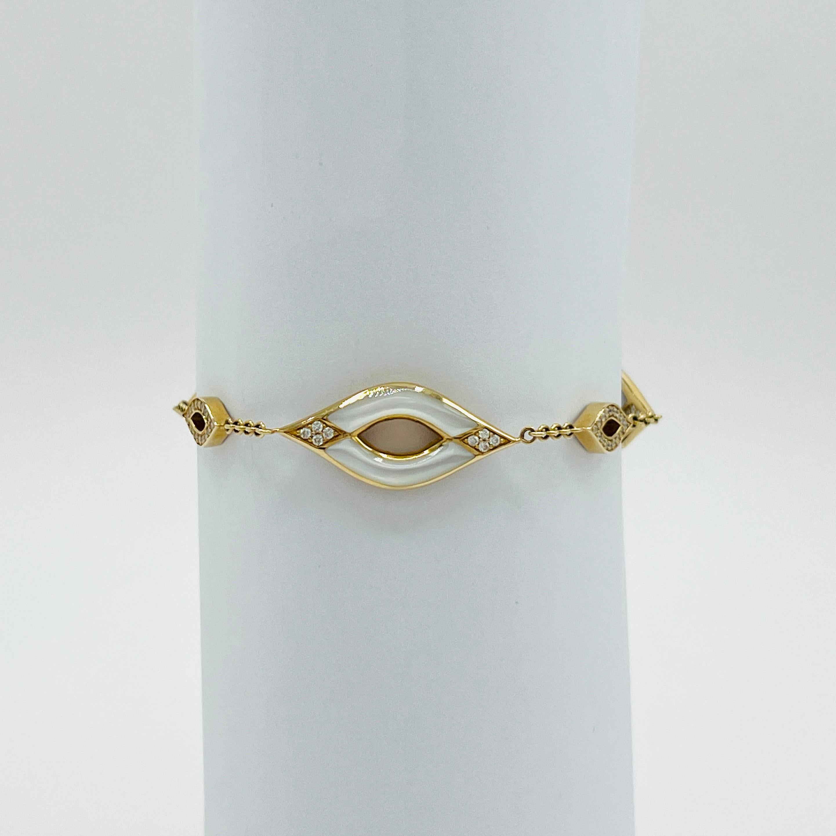 Pulsera Estate Kabana de madreperla blanca y diamantes en oro amarillo de 14k Sin cortar en venta