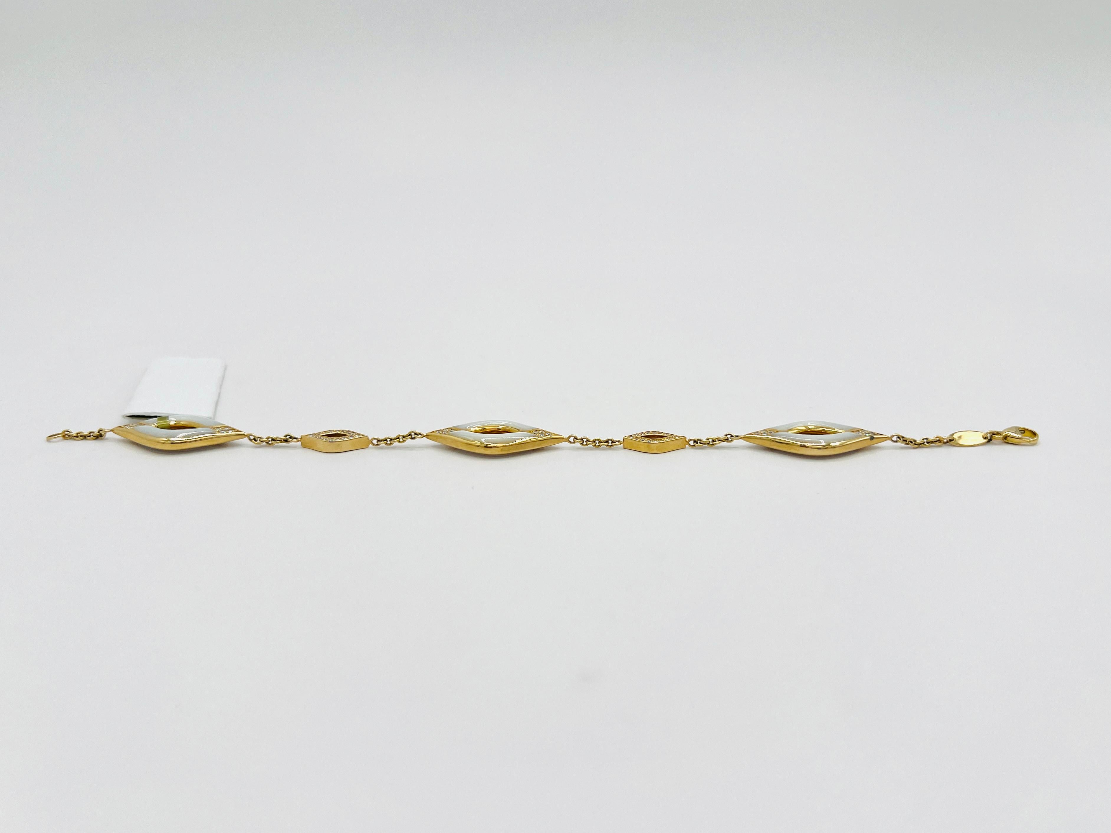 Pulsera Estate Kabana de madreperla blanca y diamantes en oro amarillo de 14k en venta 4