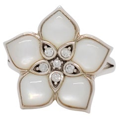 Nachlass Kabana Weißer Perlmutt- und Diamant-Blumen-Cluster-Ring in 14k 