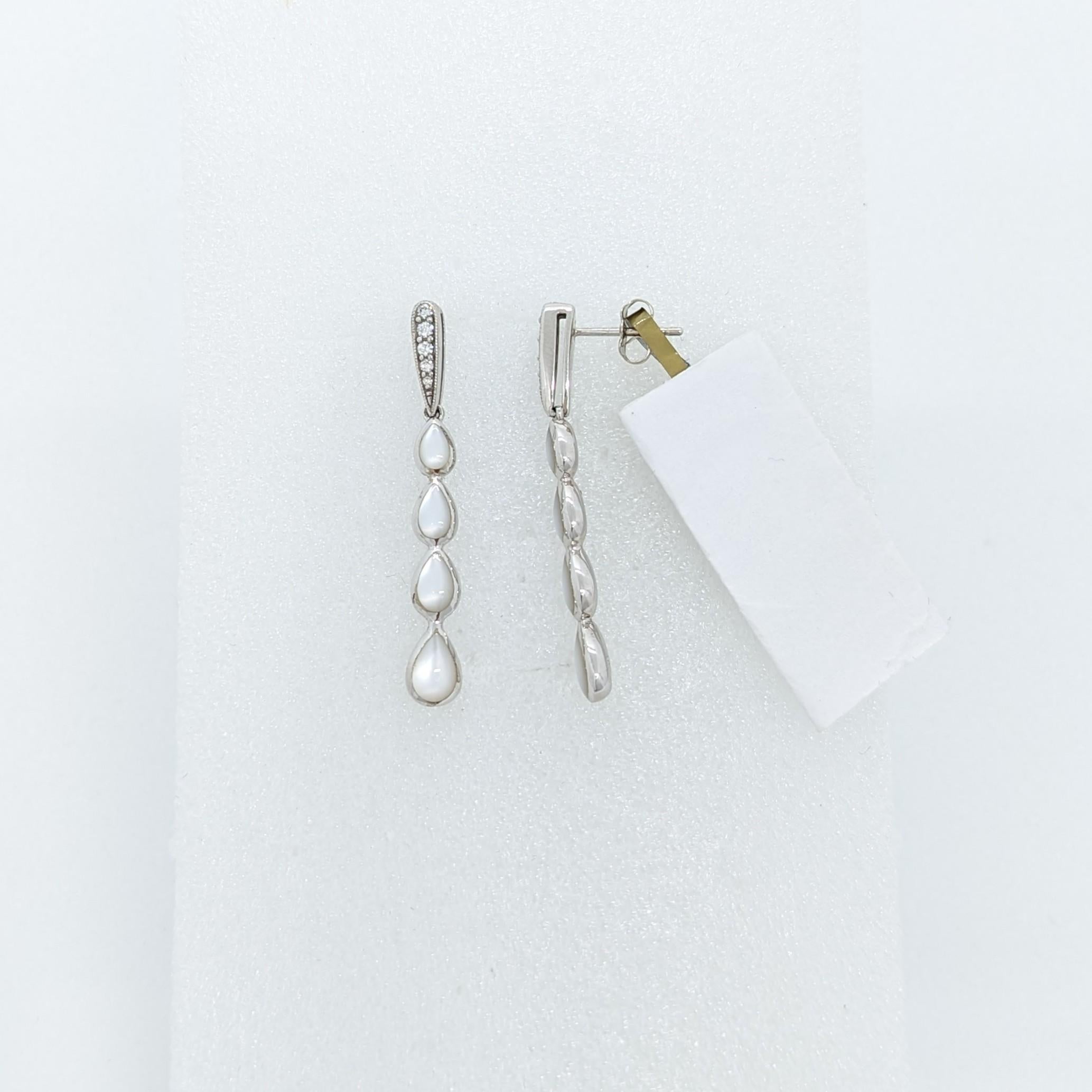Estate Kabana White Mother Of Pearl Pear Dangle Earrings in 14K White Gold In New Condition For Sale In Los Angeles, CA