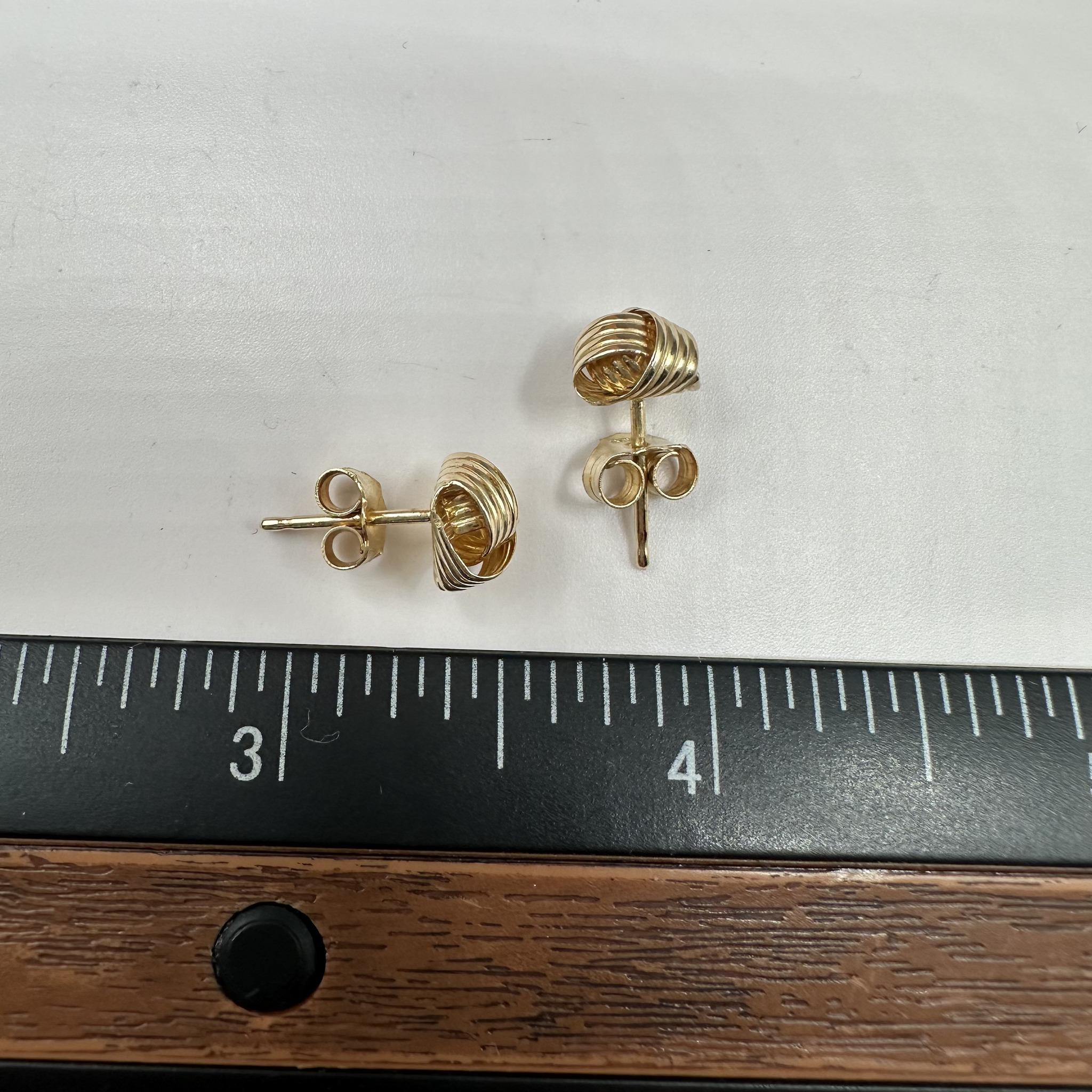 Boucles d'oreilles Estate Knot en or jaune 14kt - 7.2mm de diamètre, 1.09g, Pré-aimé en vente 1