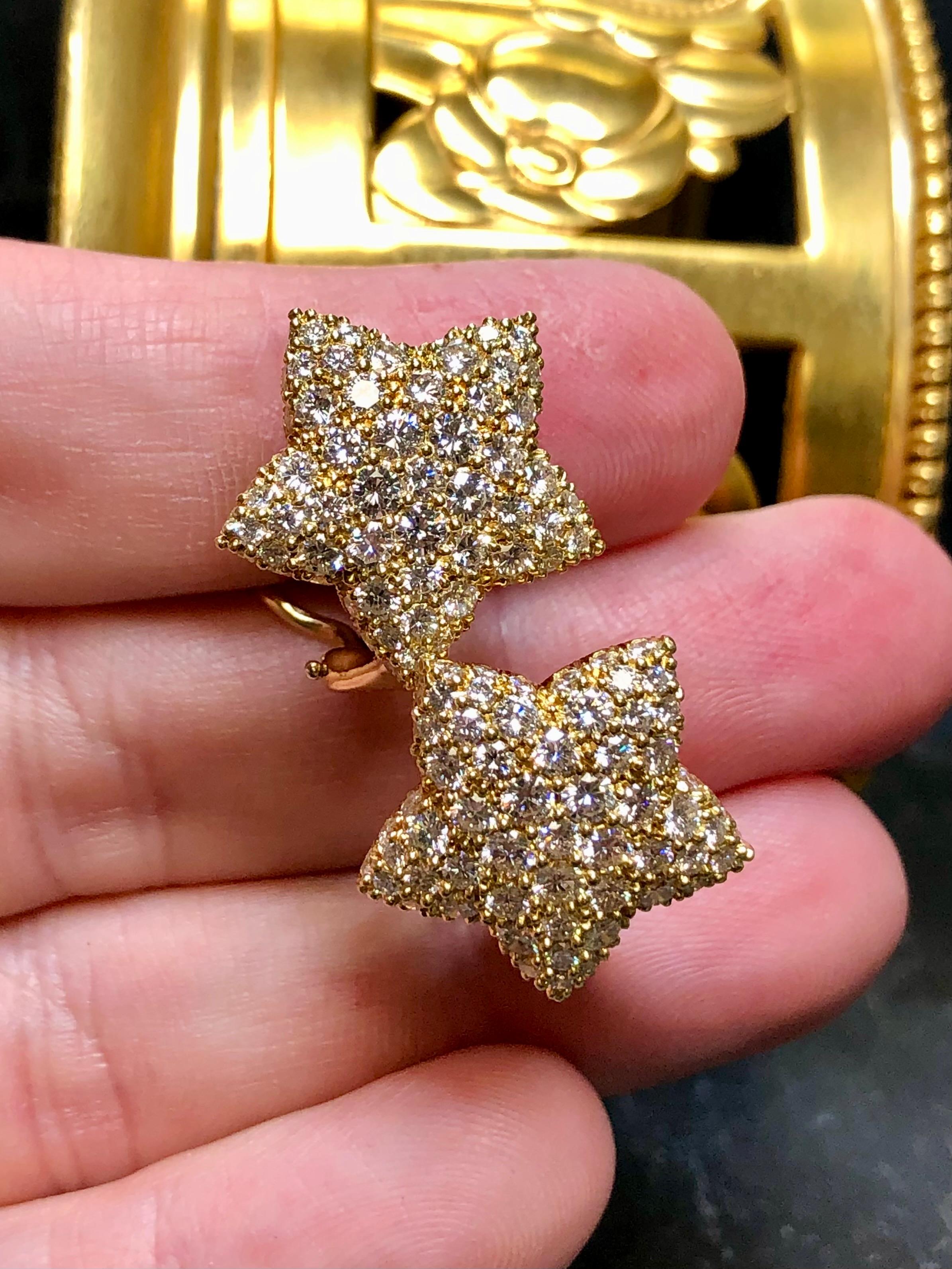 Round Cut Estate KURT WAYNE 18K Pave Diamond Star Huggie Earrings 5cttw F Vs For Sale