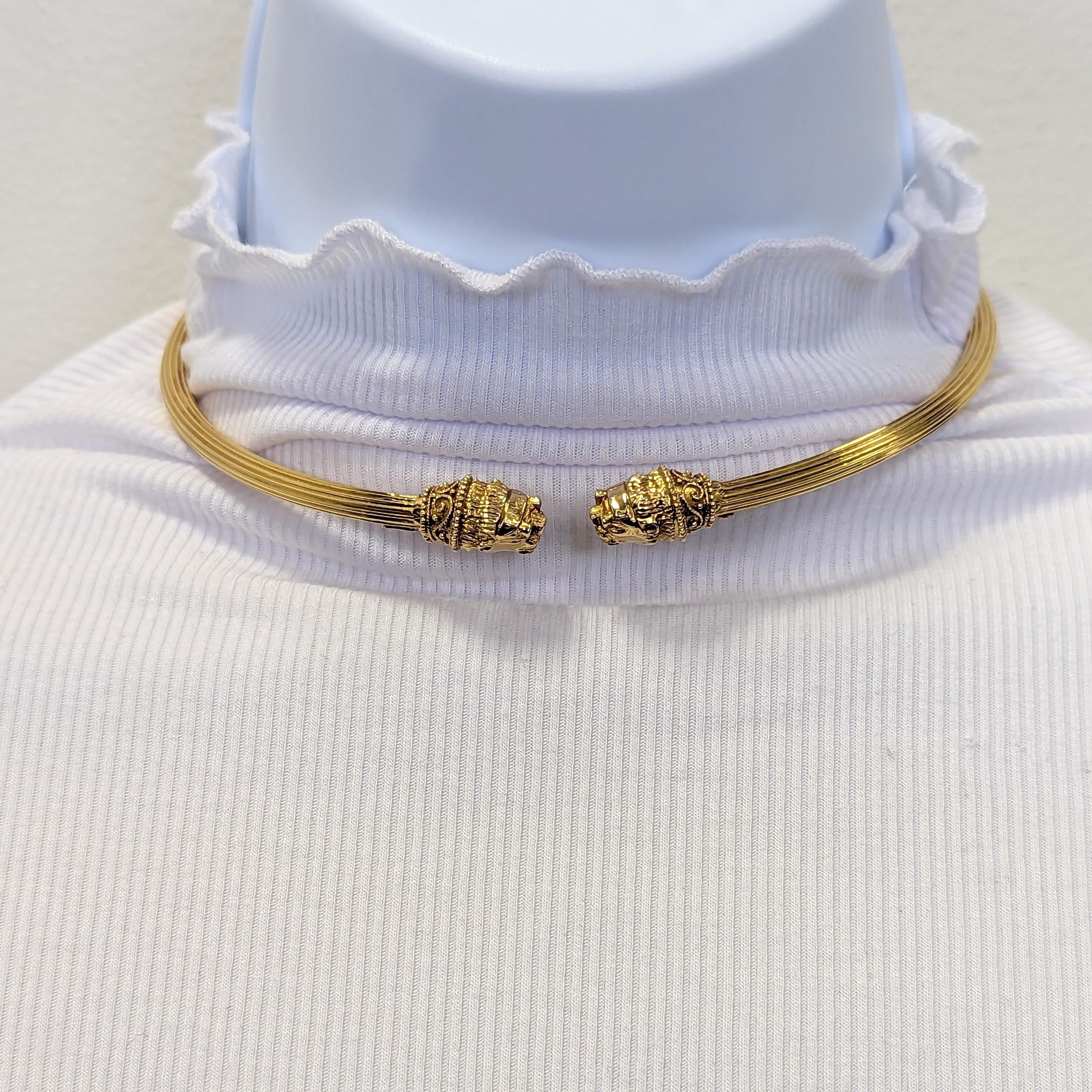 Magnifique collier ras de cou de Lalaounis fait à la main en or jaune 18 carats.  